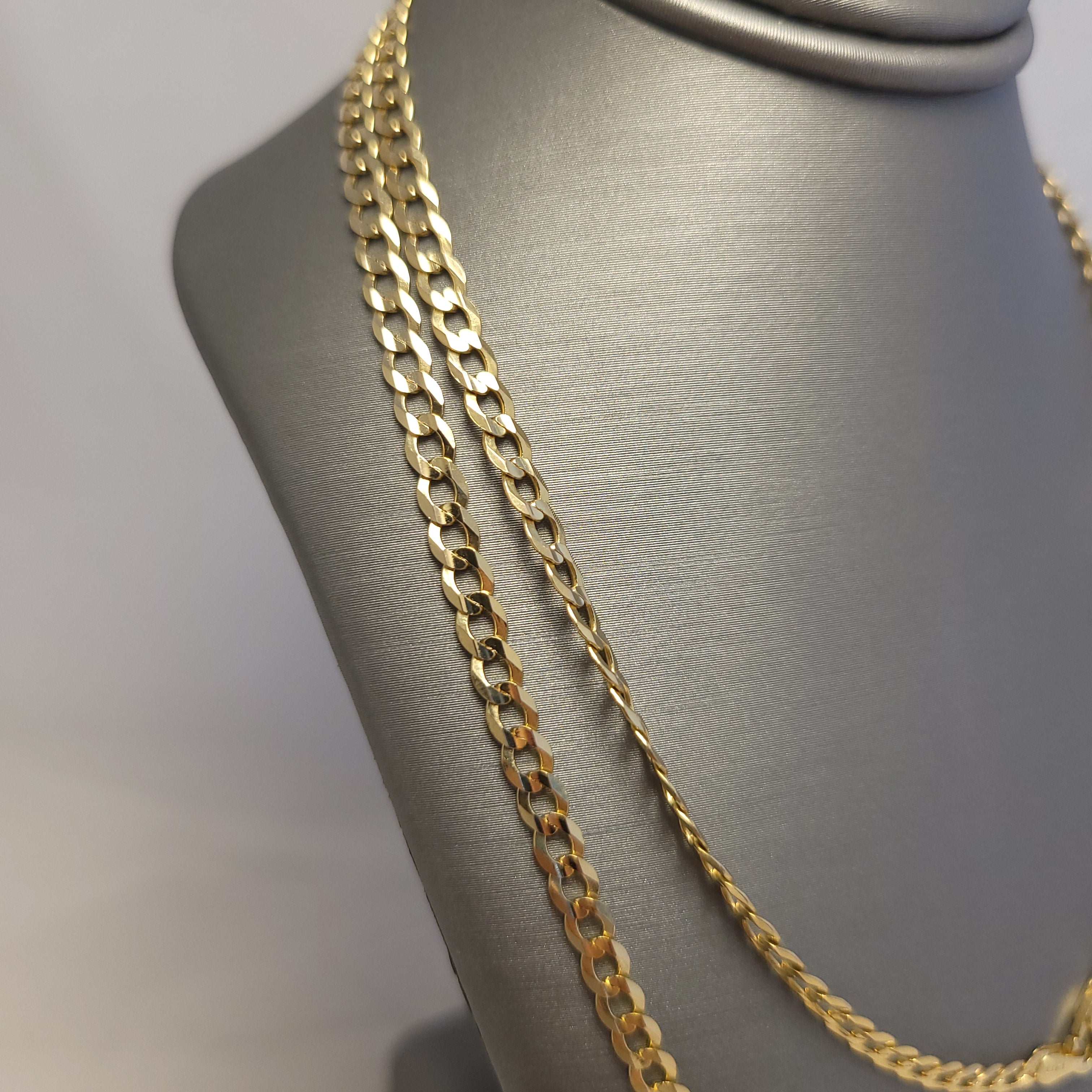 Cadena de eslabones cubanos maciza de oro amarillo de 14K