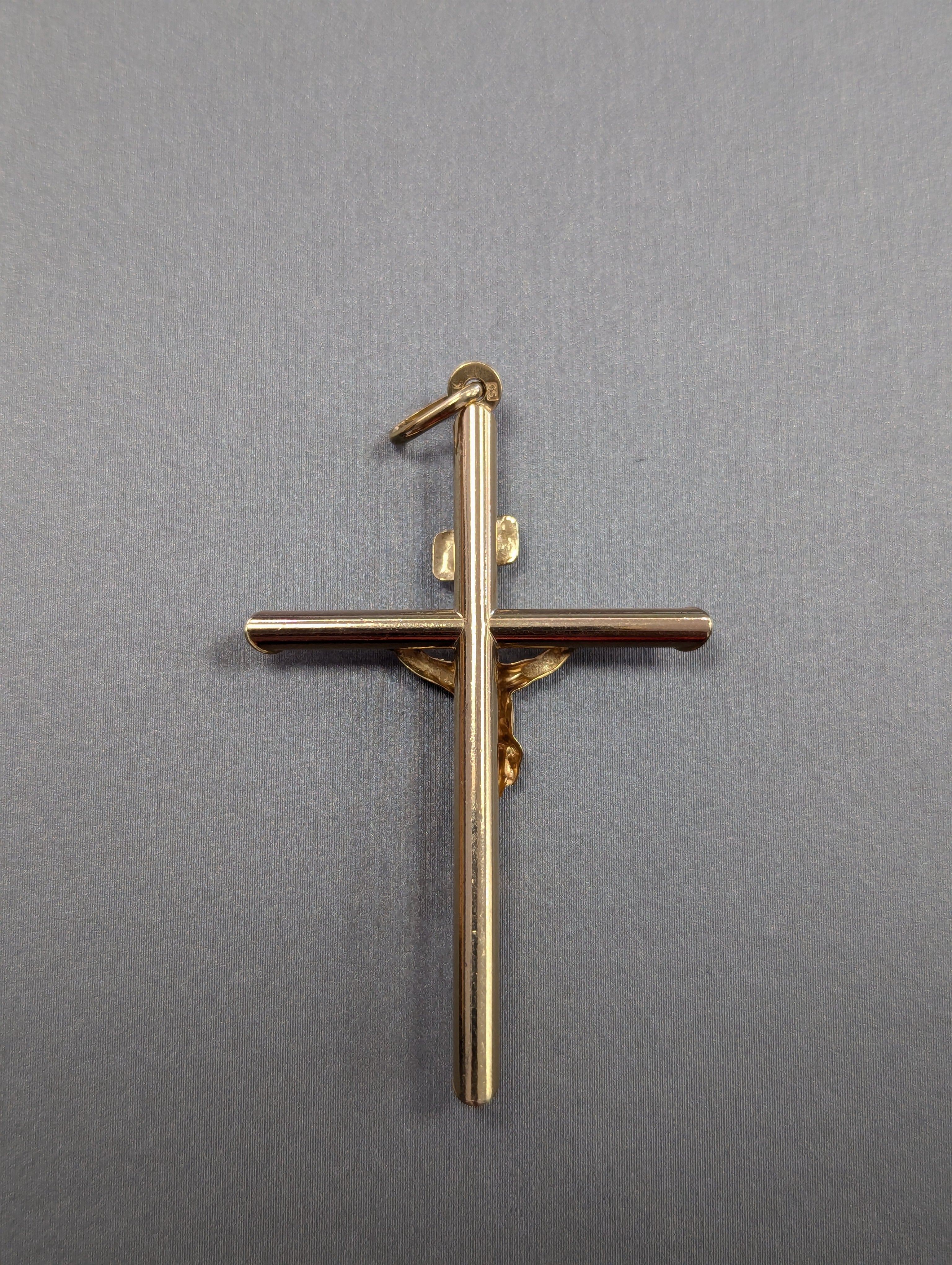 Colgante Crucifijo de Oro Amarillo de 14K