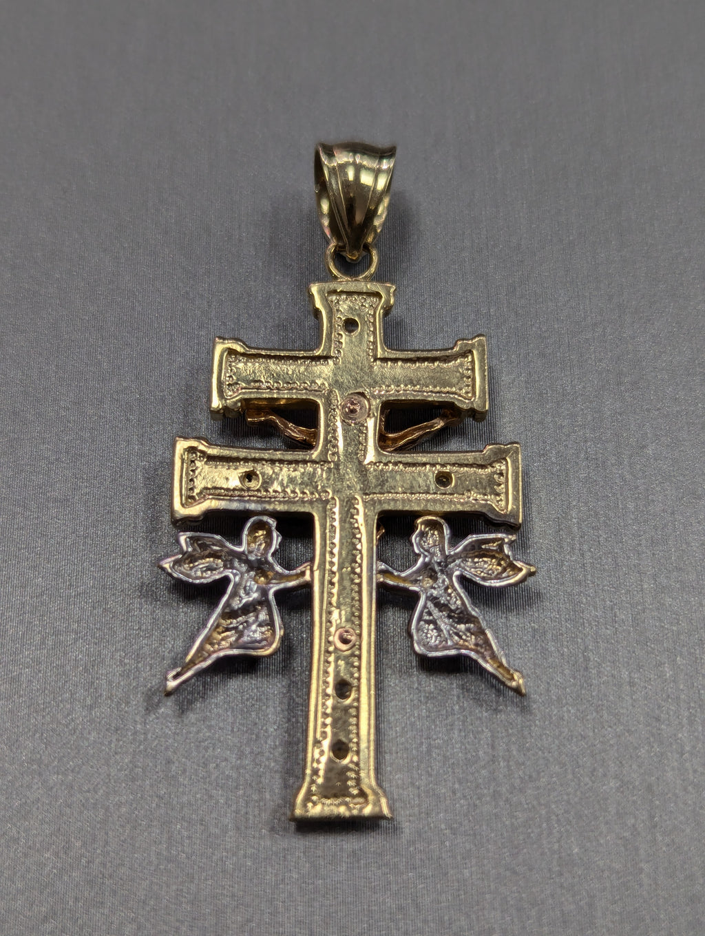 Dije Crucifijo Ángeles Tricolor de 14K