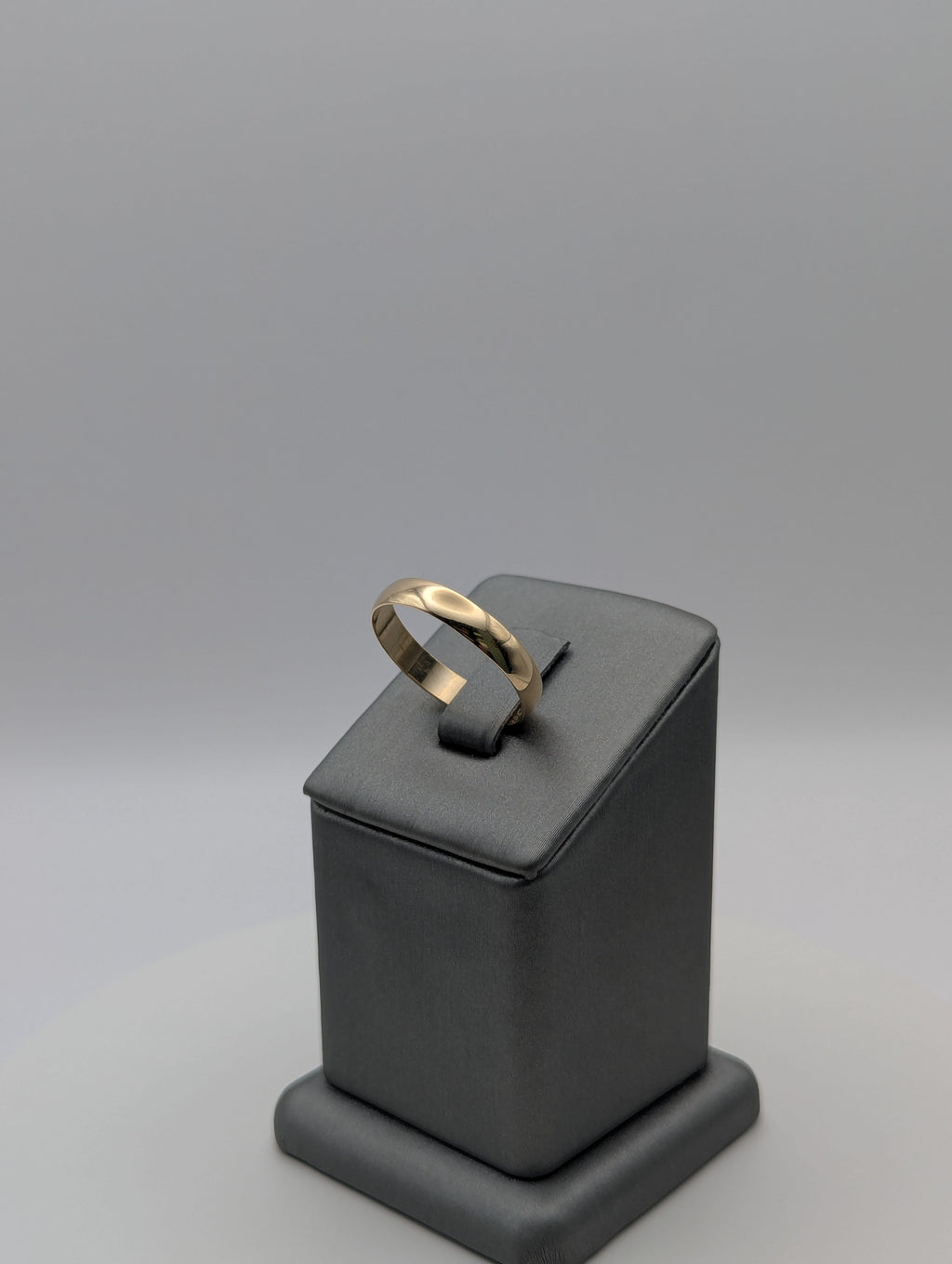 Anillo de matrimonio de oro amarillo de 14 quilates