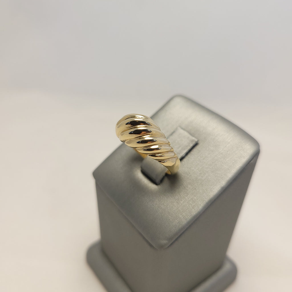 Anillo Elegante Hinchado de Oro Amarillo de 14K
