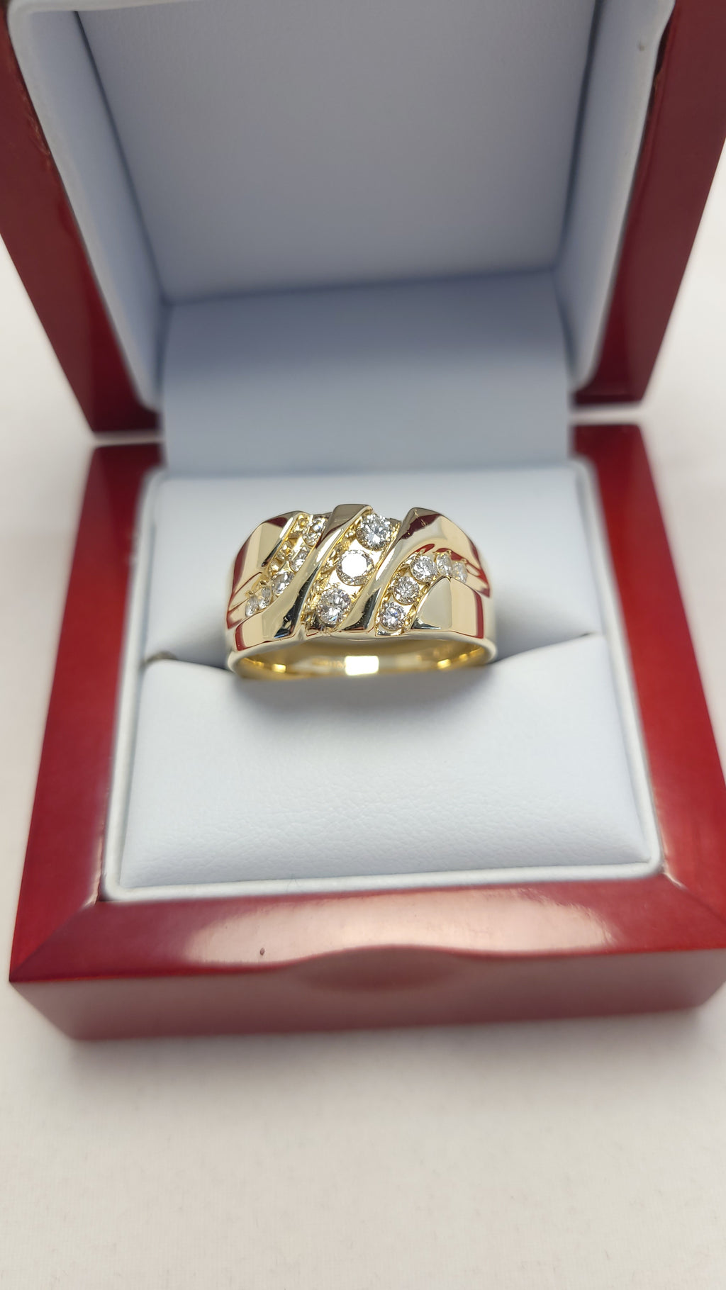 ANILLO DE DIAMANTES DE ORO AMARILLO DE 14K