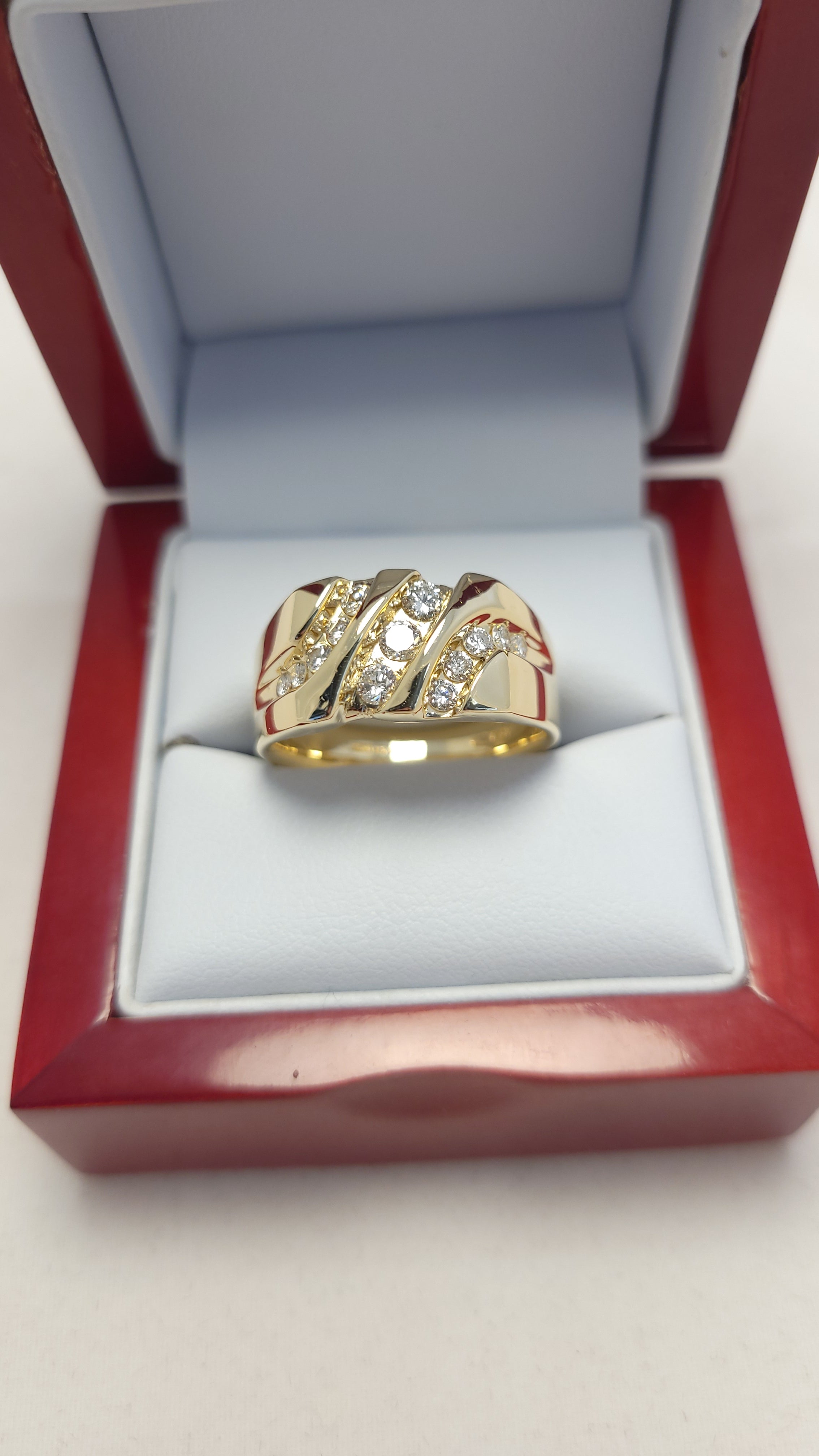ANILLO DE DIAMANTES DE ORO AMARILLO DE 14K