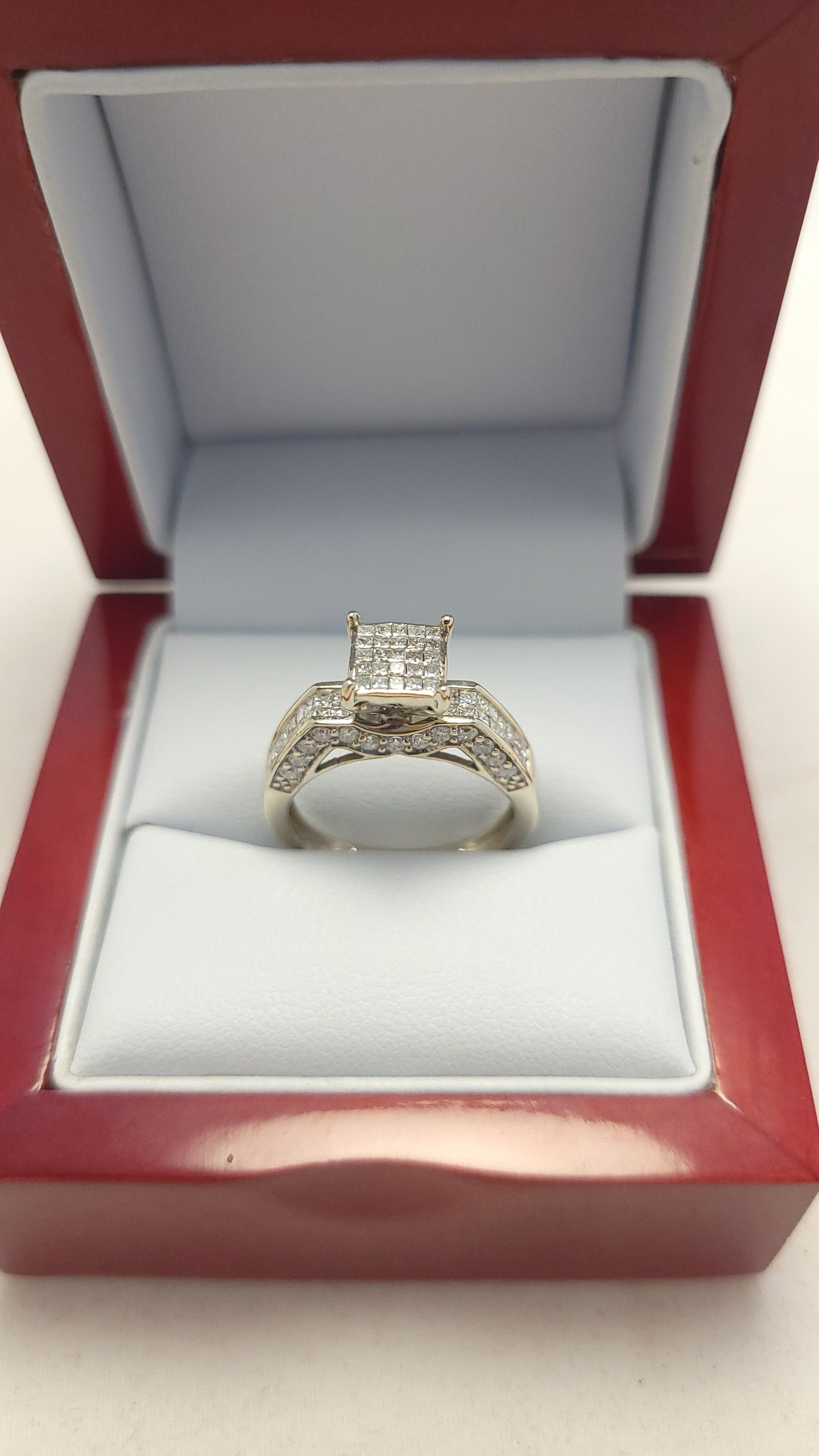 Anillo de diamante cuadrado de oro blanco de 14K