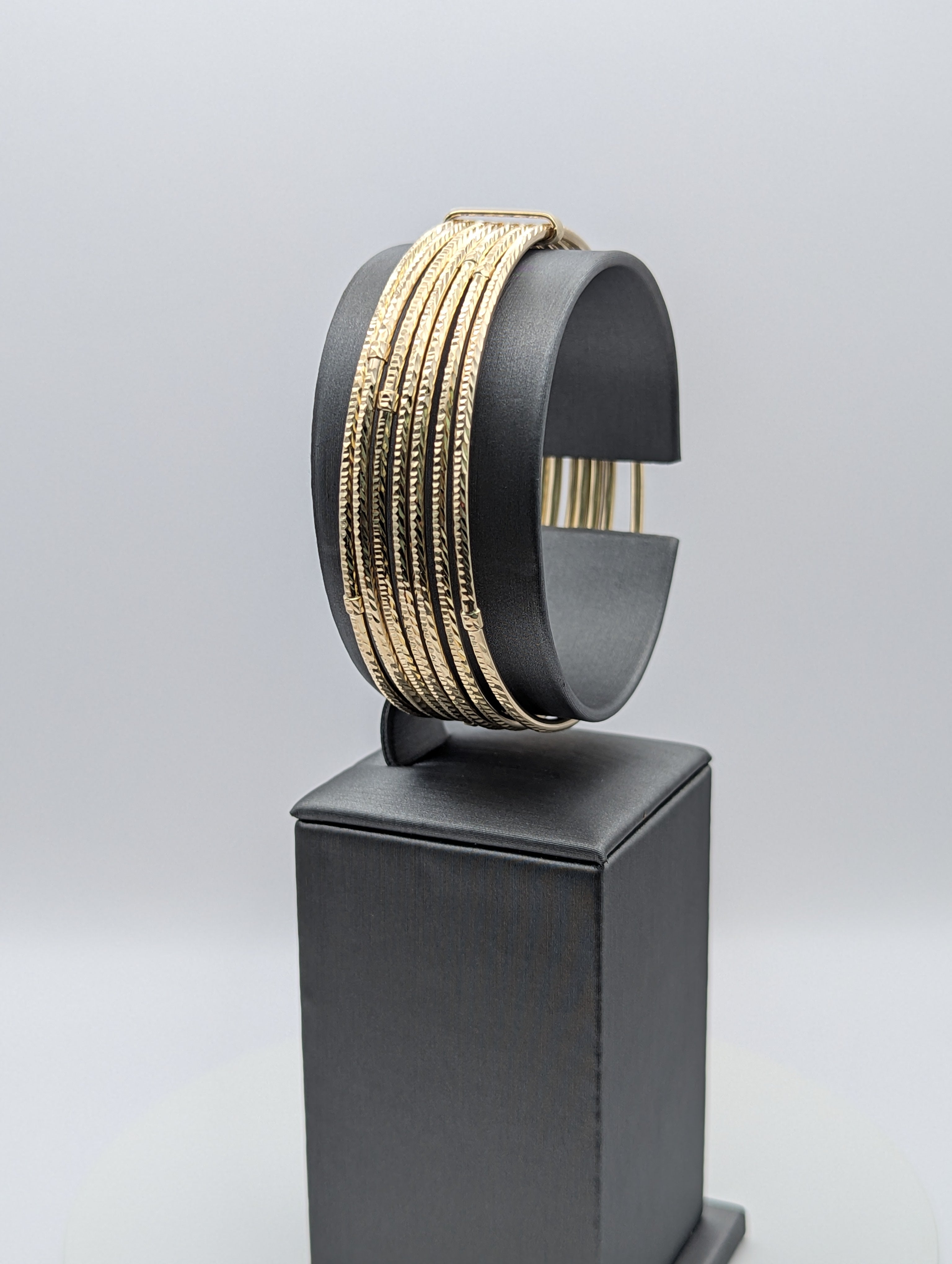 Pulsera apilable de oro amarillo de 14 quilates con 5 aros