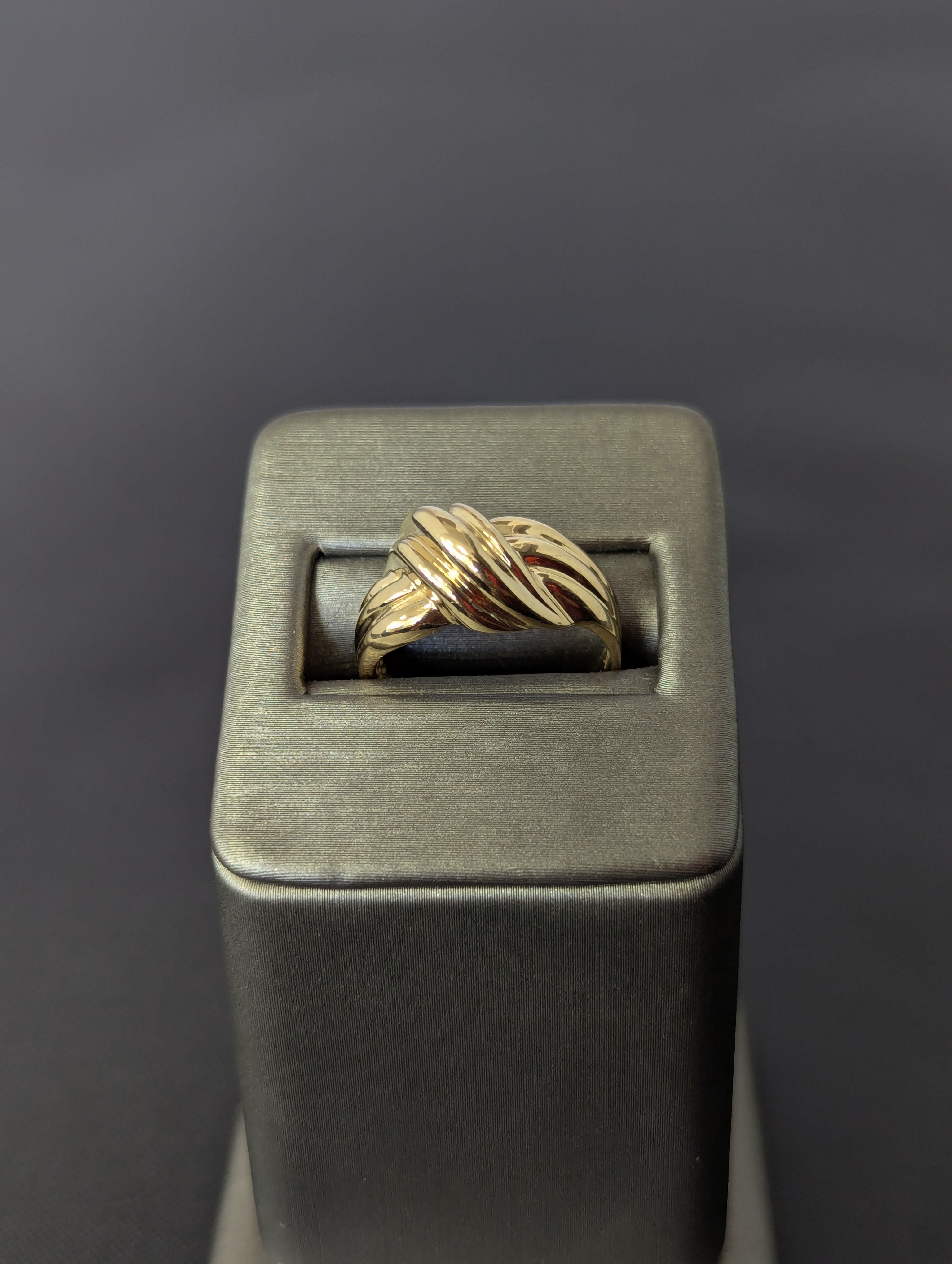 Anillo Nudo de Amor de Oro Amarillo de 14K