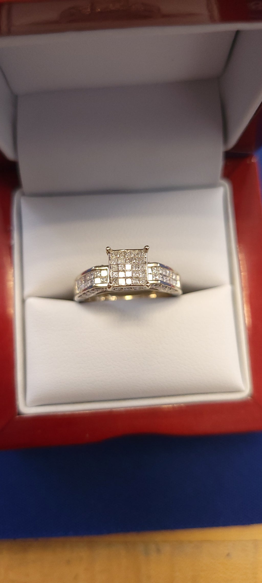Anillo de diamante cuadrado de oro blanco de 14K