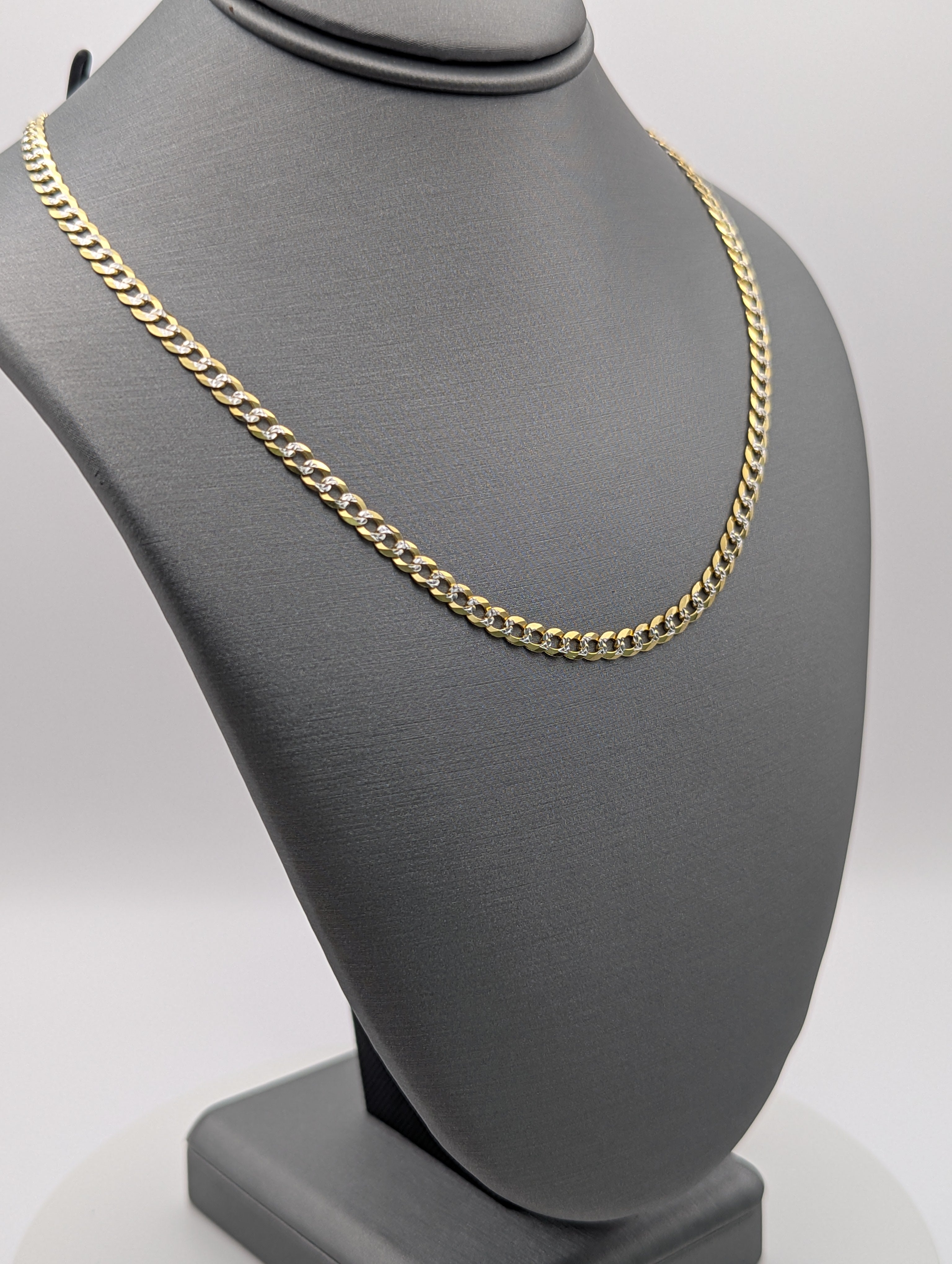 Cadena de eslabones cubanos con corte de diamante en oro amarillo de 14K