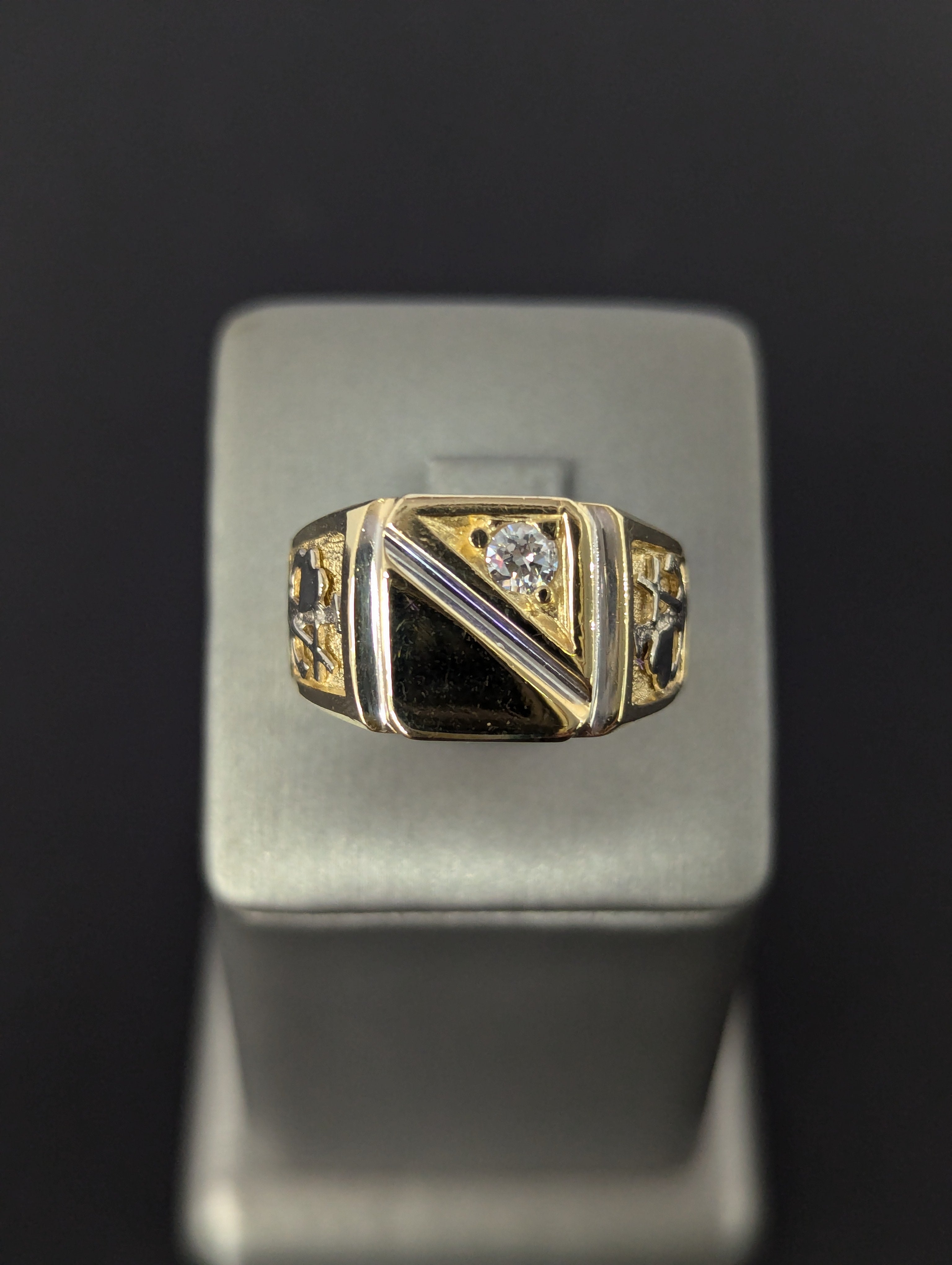 Anillo grabable de circonita cúbica en oro de 14 quilates de dos tonos para hombre