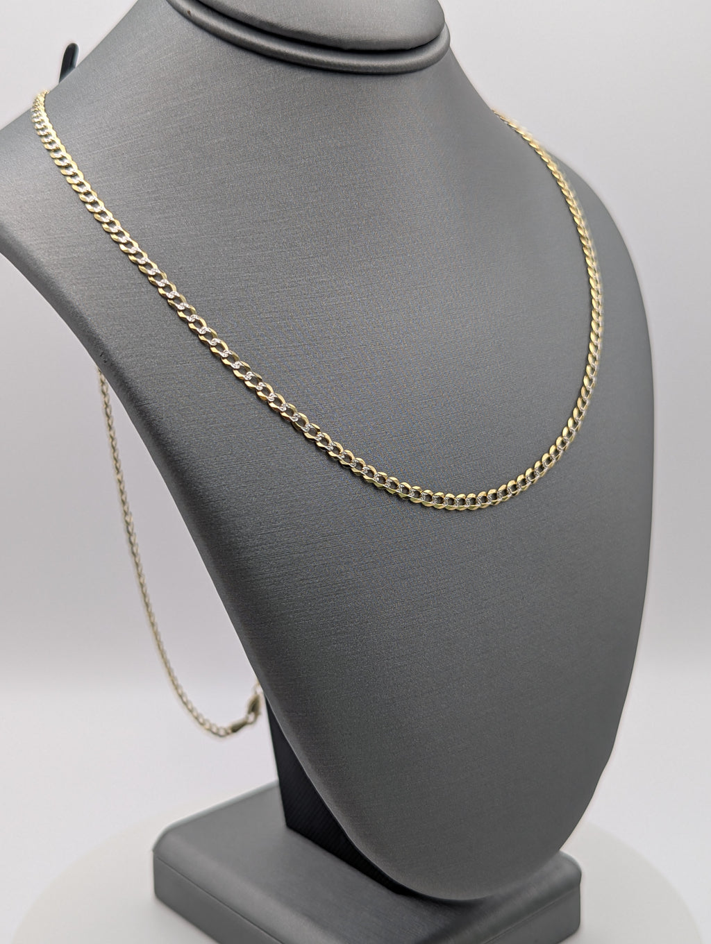 Cadena de eslabones cubanos con corte de diamante en oro amarillo de 14 quilates