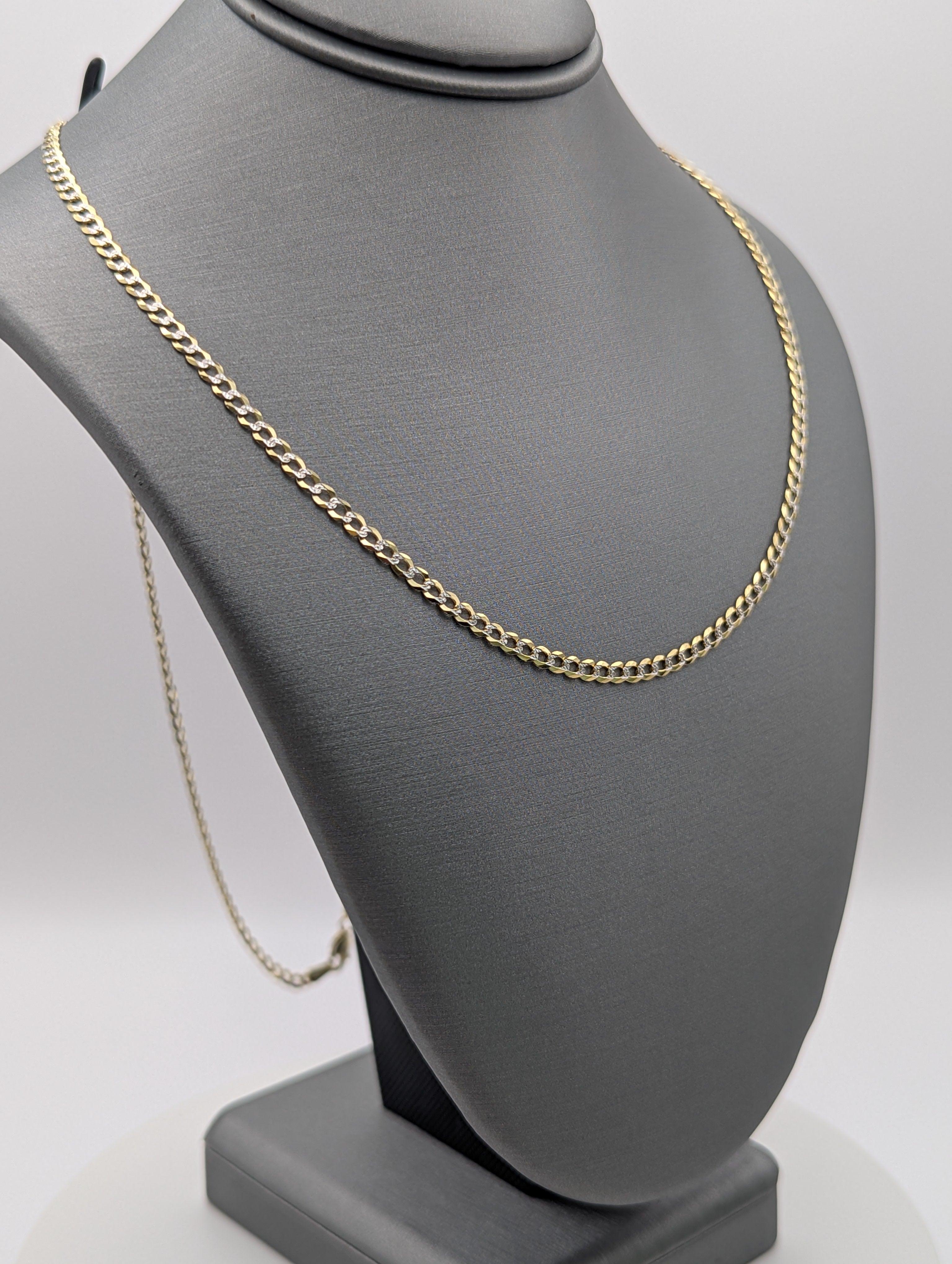 Cadena de eslabones cubanos con corte de diamante en oro amarillo de 14 quilates