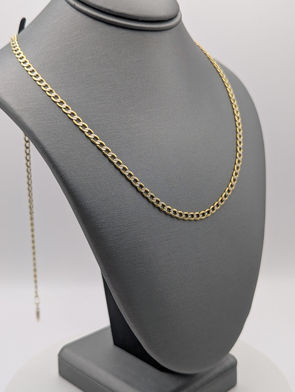 Cadena de eslabones tipo Curb, oro amarillo de 14K con corte de diamante