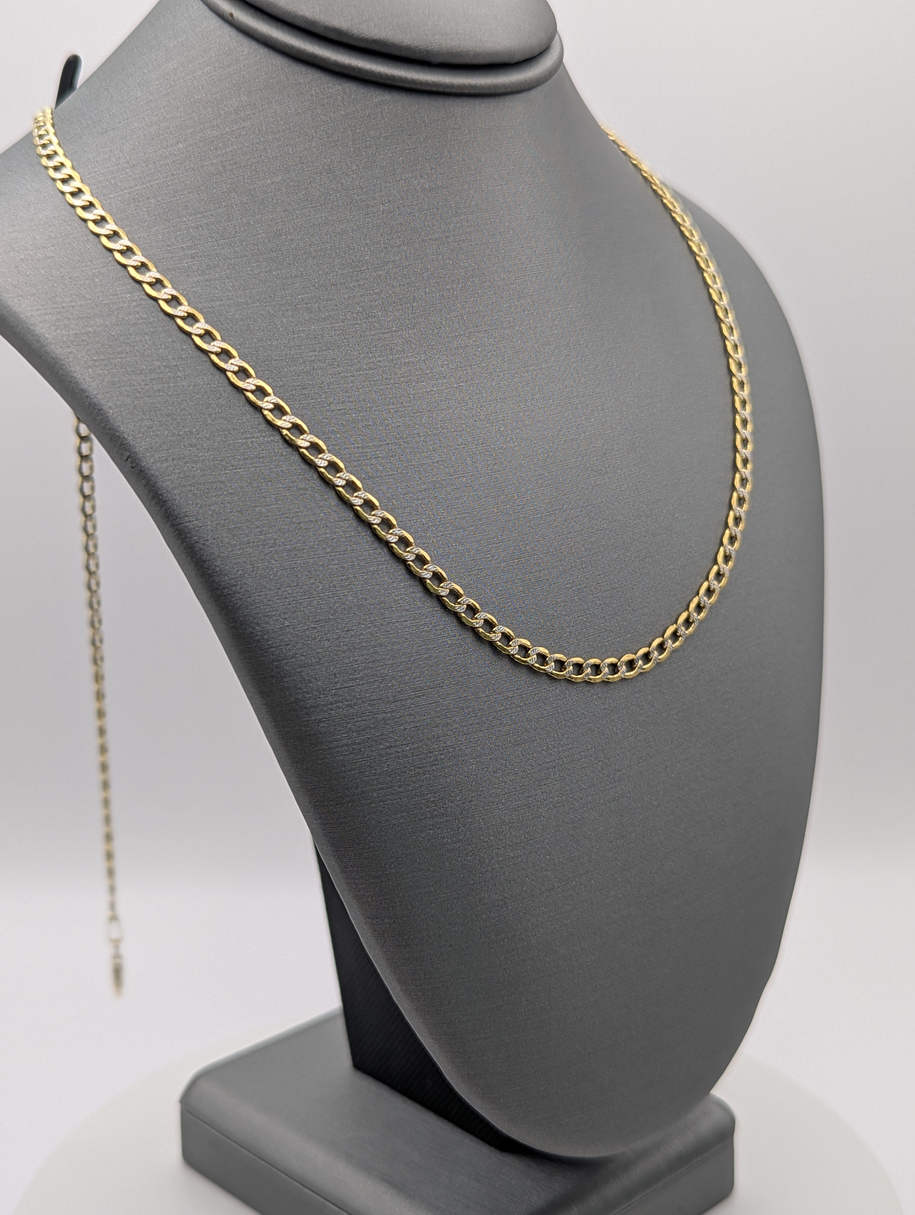 Cadena de eslabones tipo Curb, oro amarillo de 14K con corte de diamante