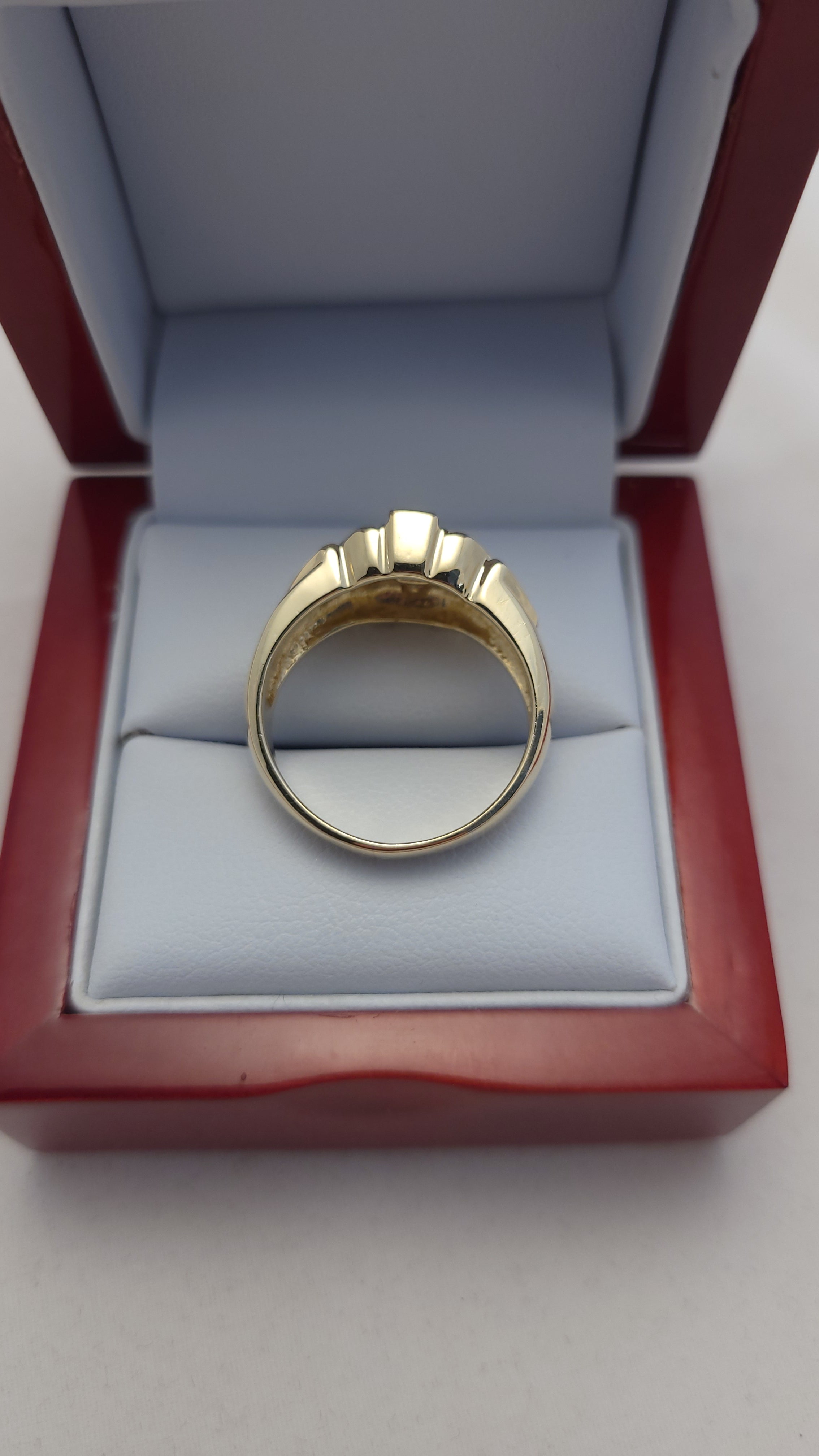 Anillo de oro amarillo de 14 quilates con diamantes