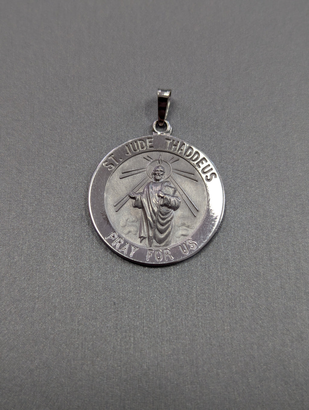 San Judas Tadeo de oro blanco de 14 quilates