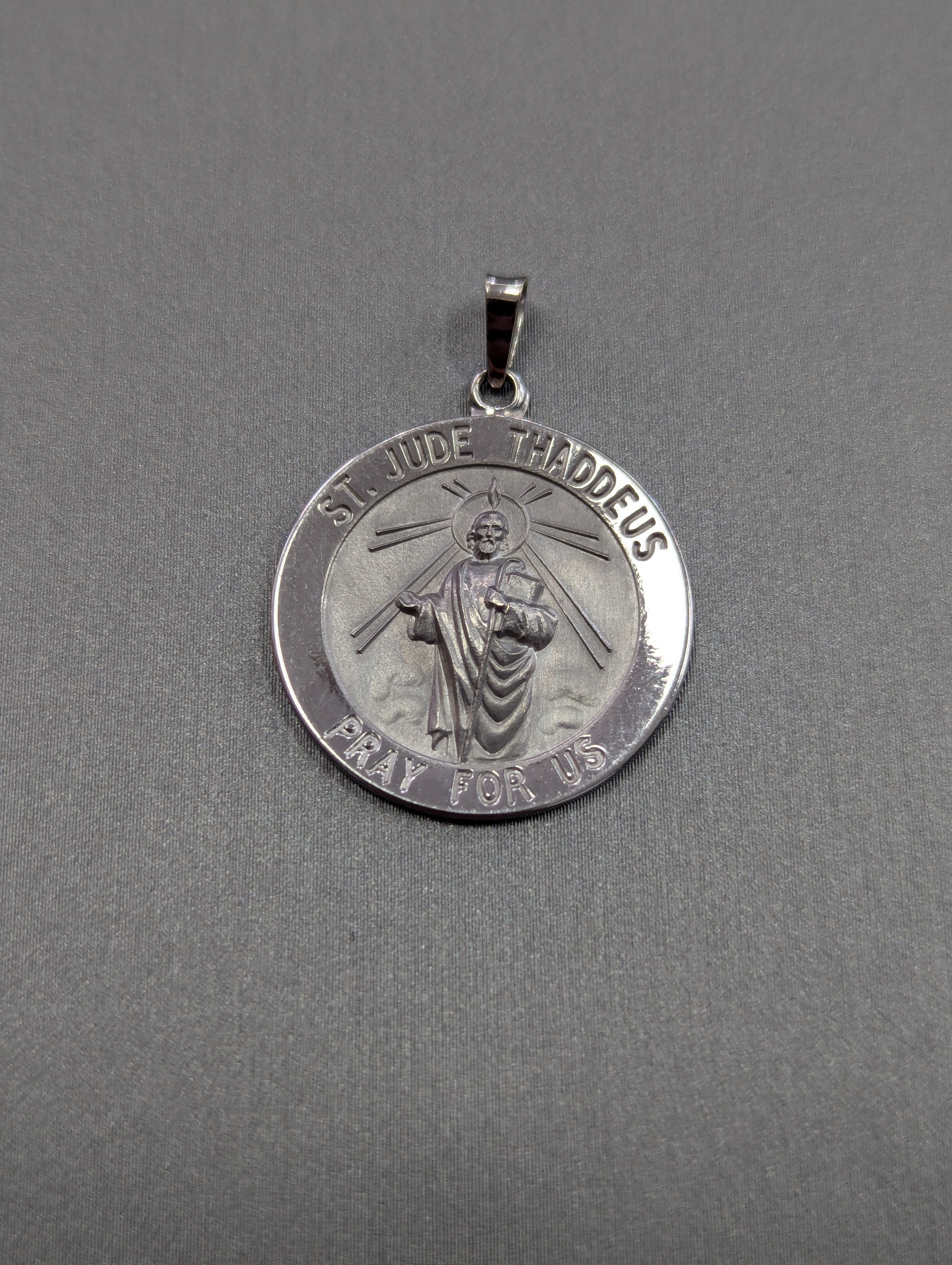 San Judas Tadeo de oro blanco de 14 quilates