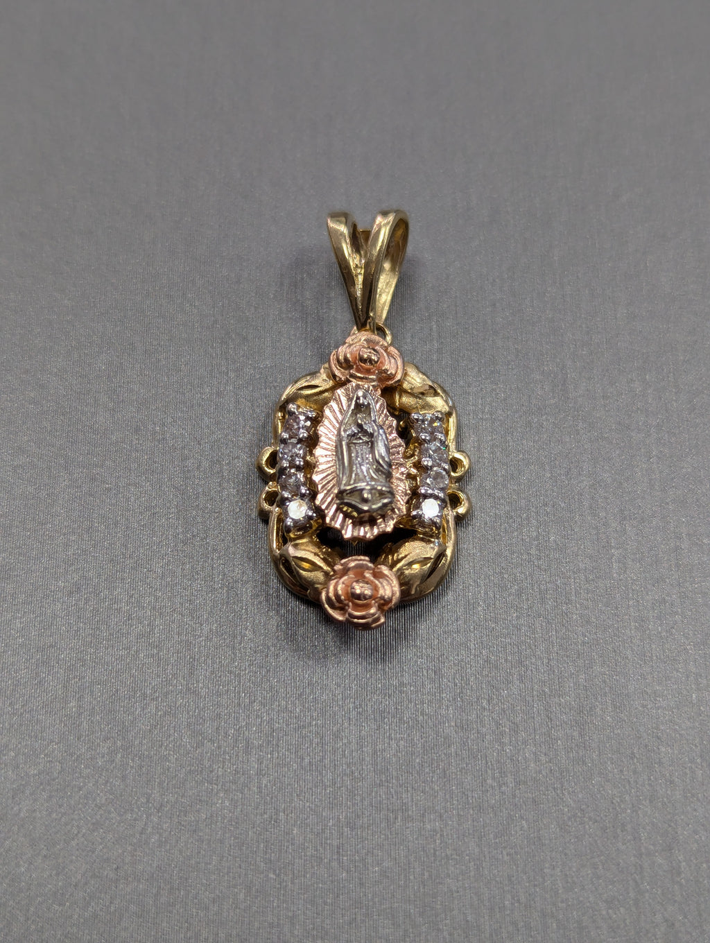 Colgante Guadalupe tricolor de 14K