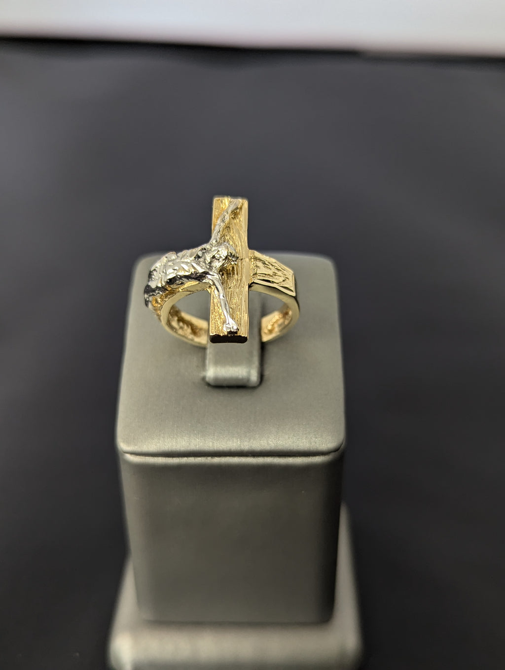 Anillo de cruz de Jesús bicolor de 14K