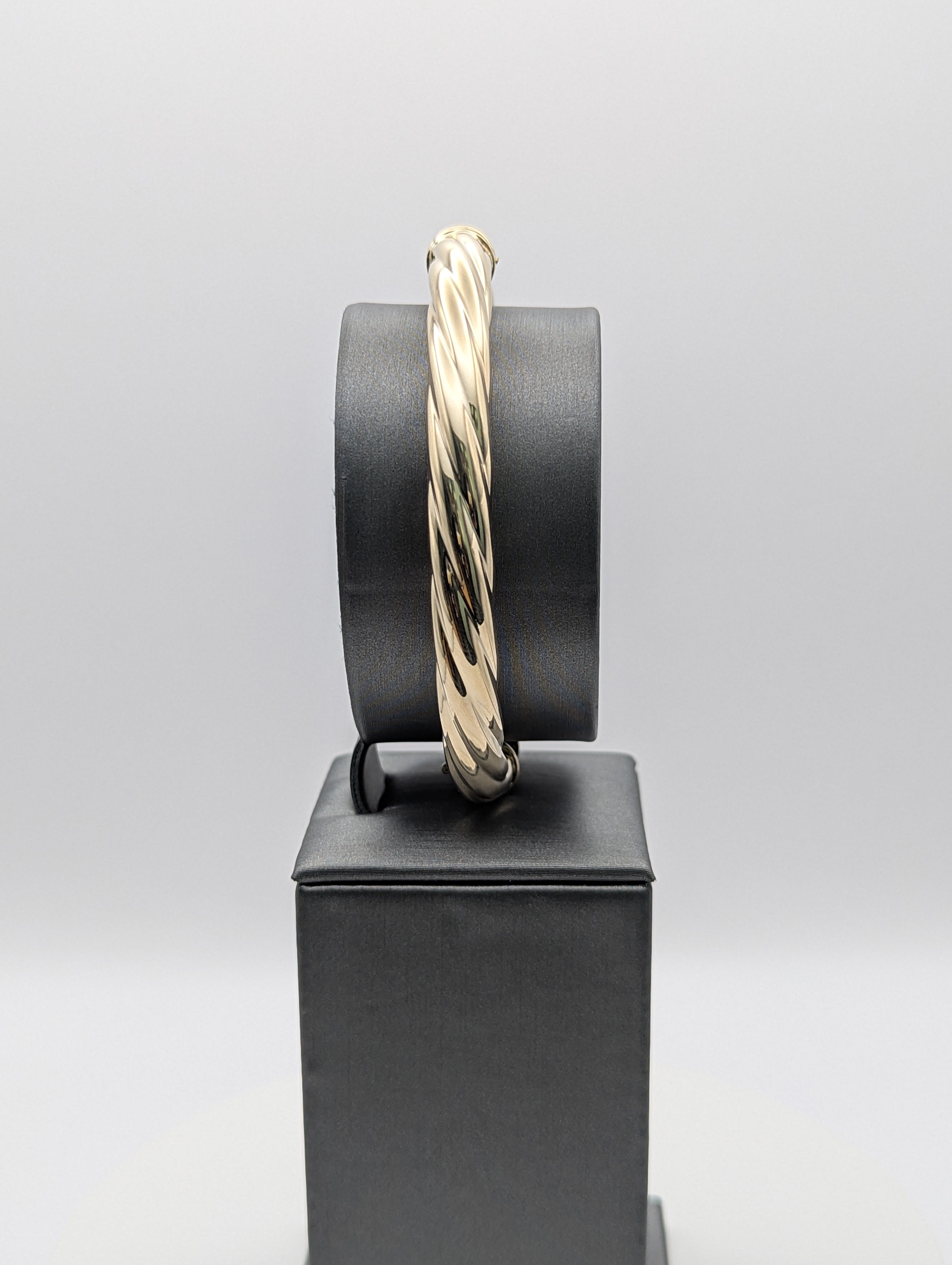 14K YG Twisted Bangle