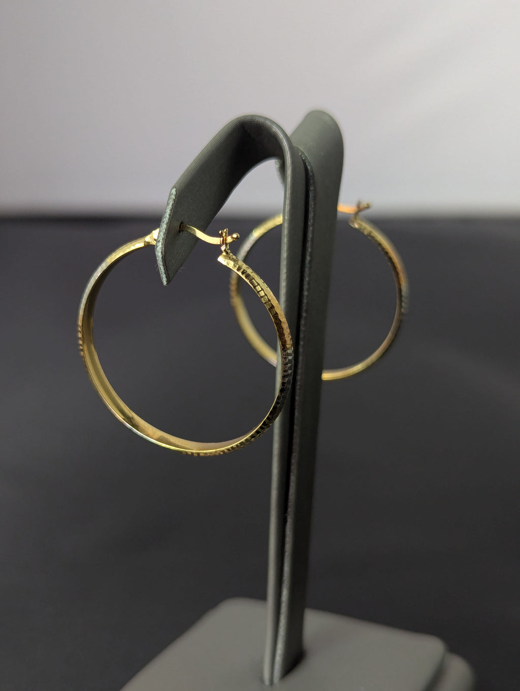 Pendientes de aro huecos de oro tricolor de 14K con corte de diamante
