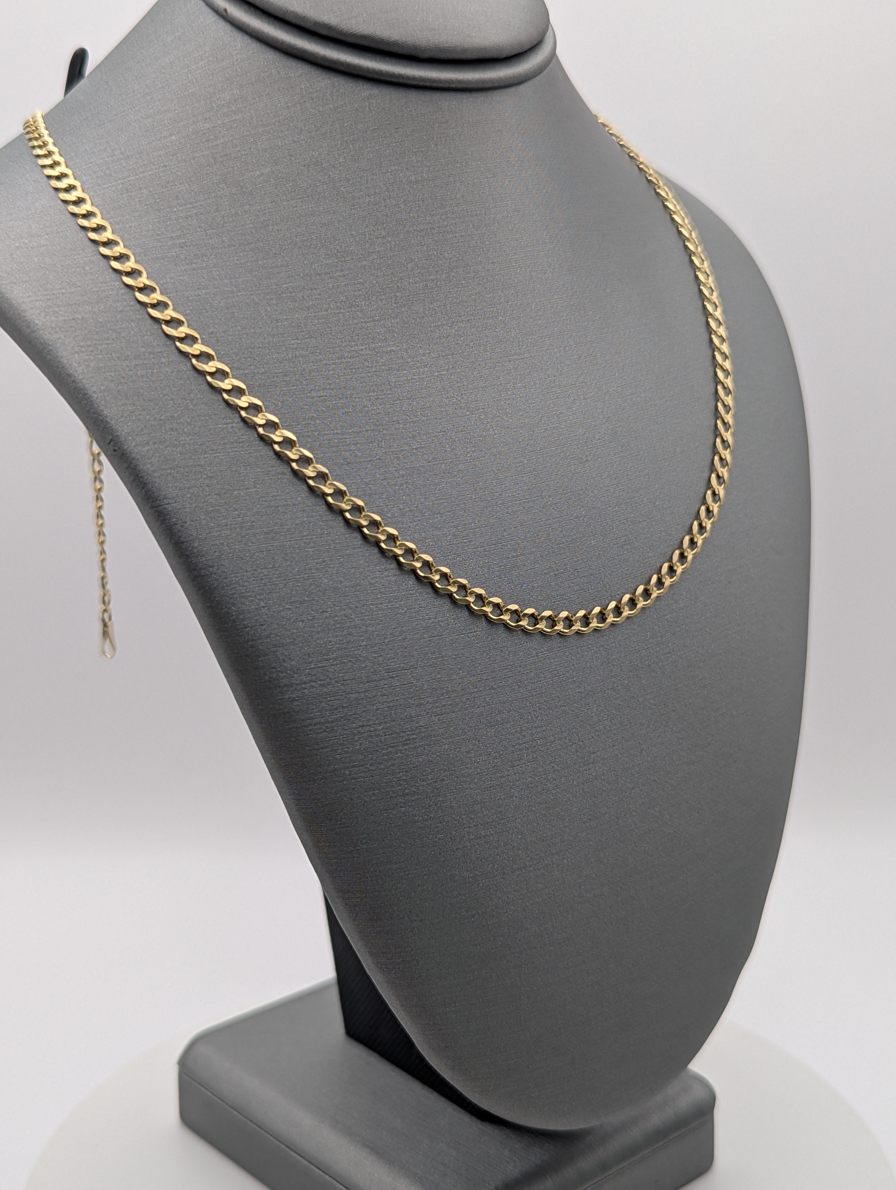 Cadena de eslabones tipo 'Curb' de 14K en oro amarillo