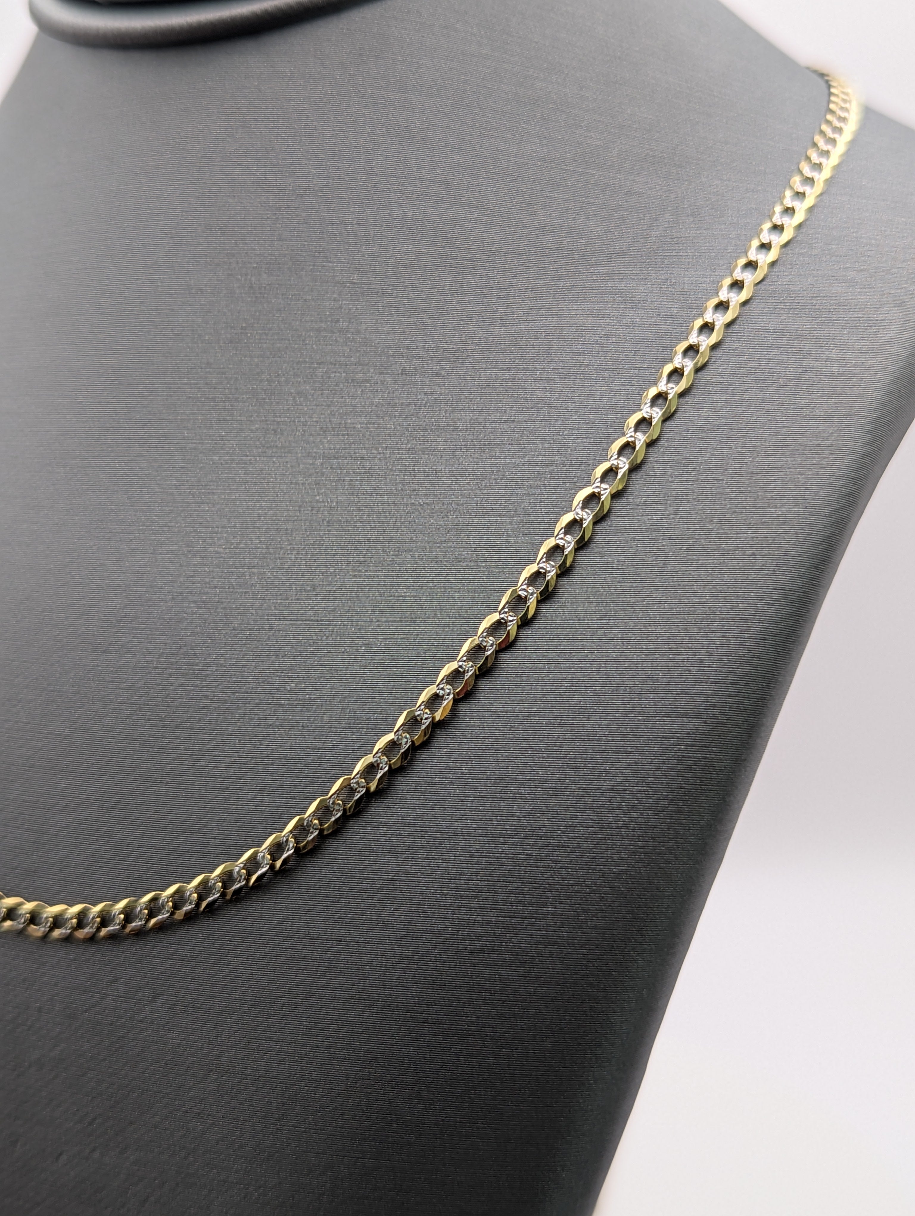 Cadena de eslabones cubanos con corte de diamante en oro amarillo de 14 quilates