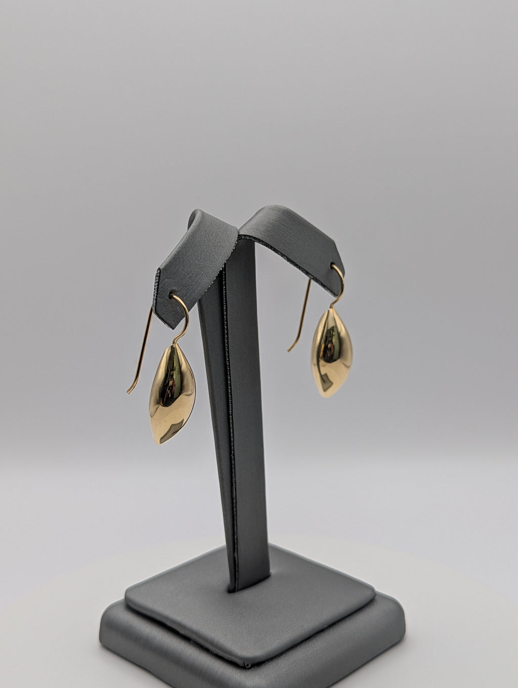 Pendientes Cocoon de oro amarillo de 14K
