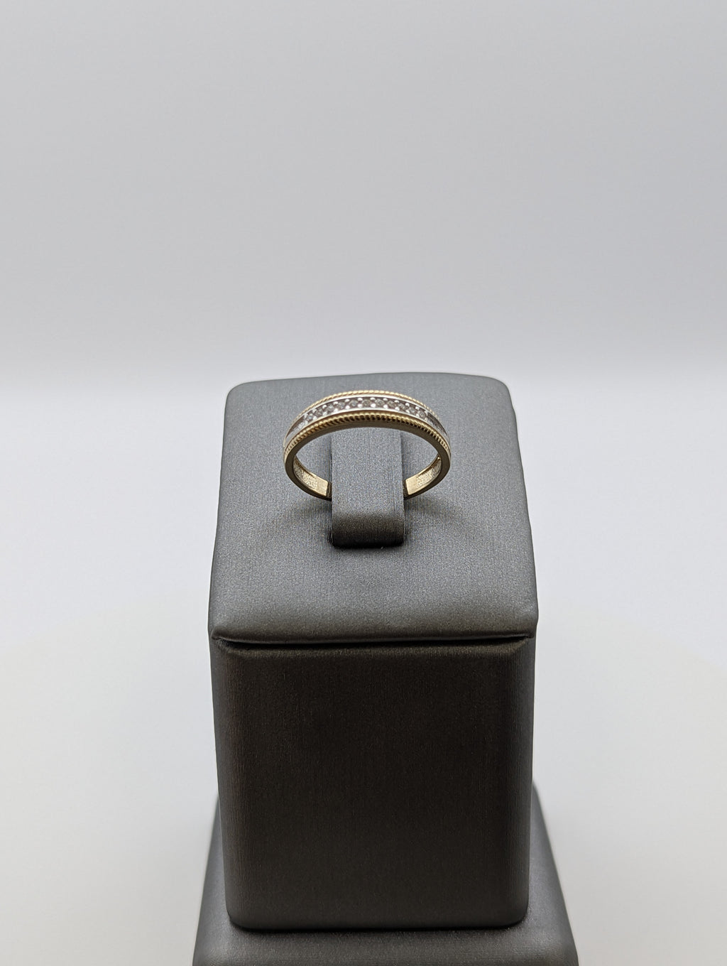 Anillo de boda de circonita cúbica de 14K en oro amarillo/blanco