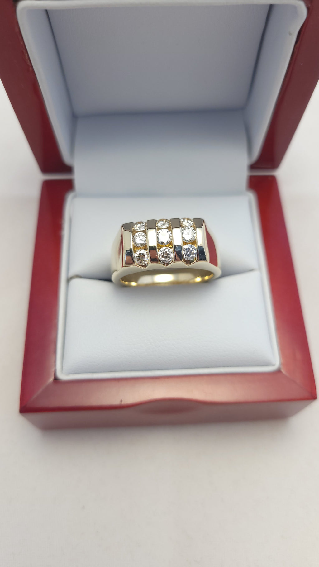 Anillo de diamante de oro amarillo de 14K