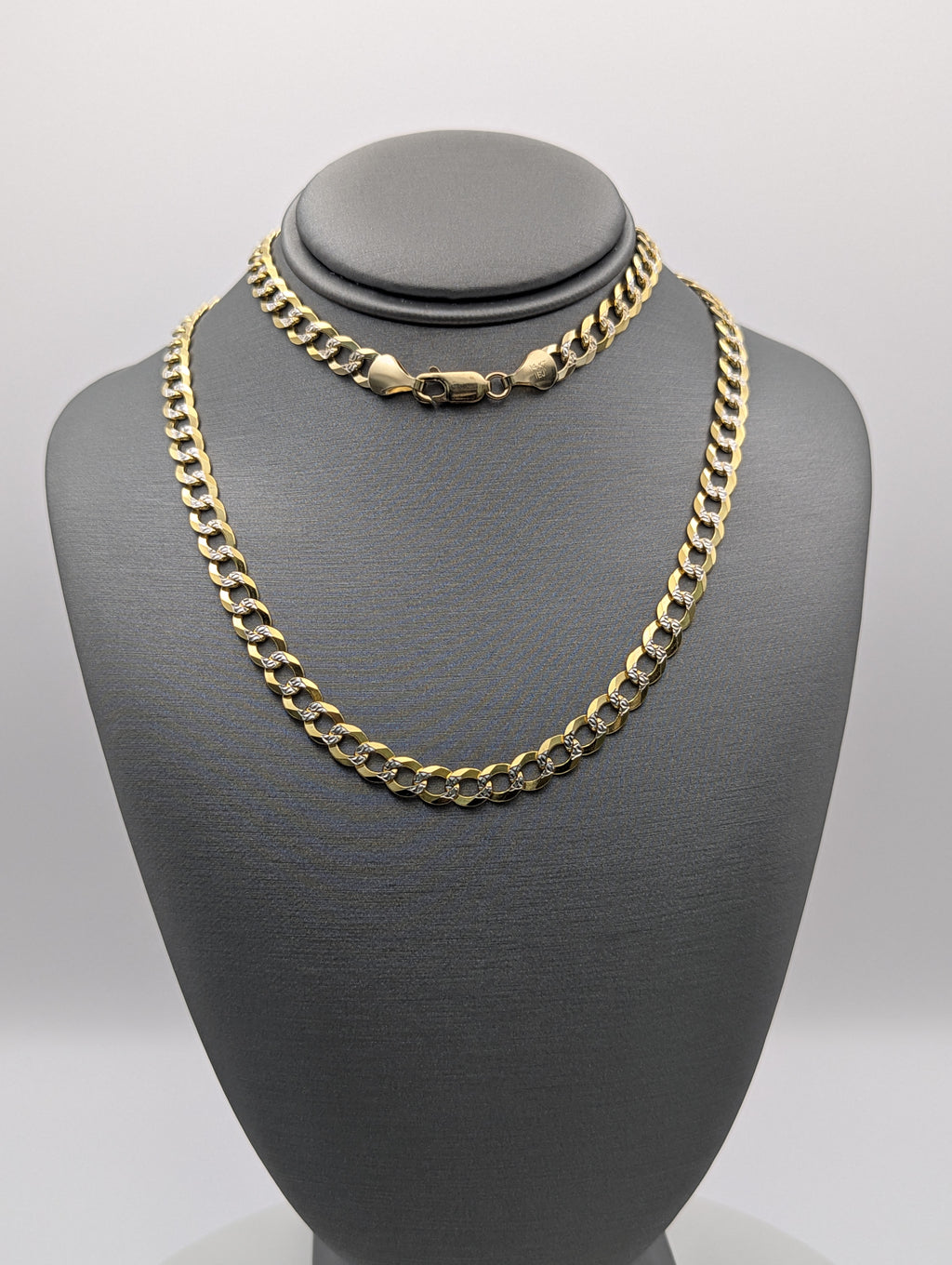Cadena de eslabones cuadrados con corte de diamante de oro amarillo de 14K