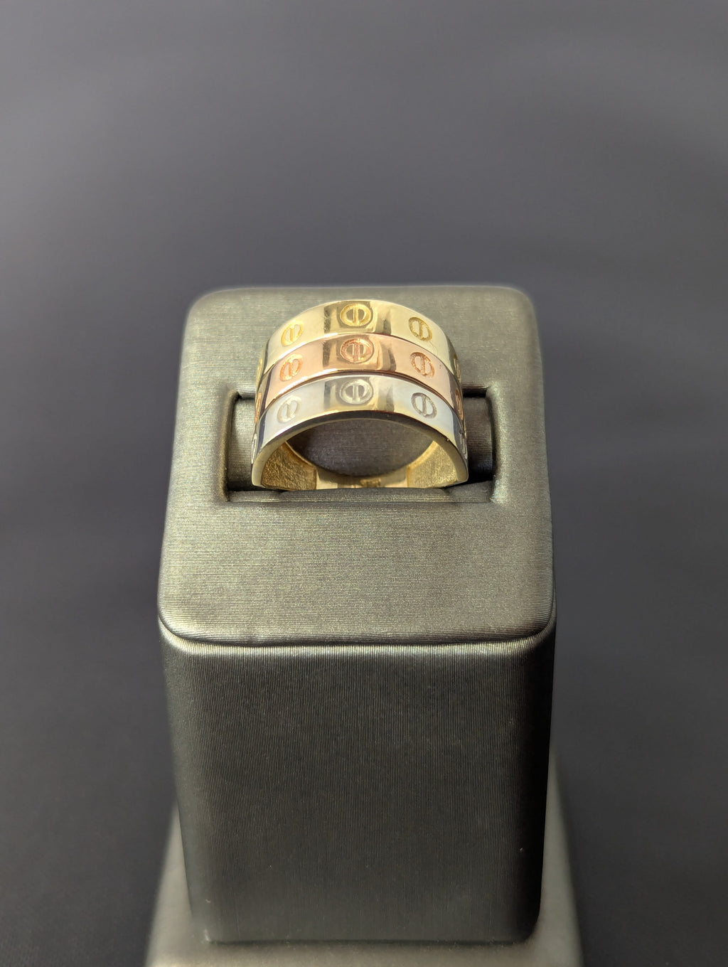 Anillo Cartier tricolor de 14K
