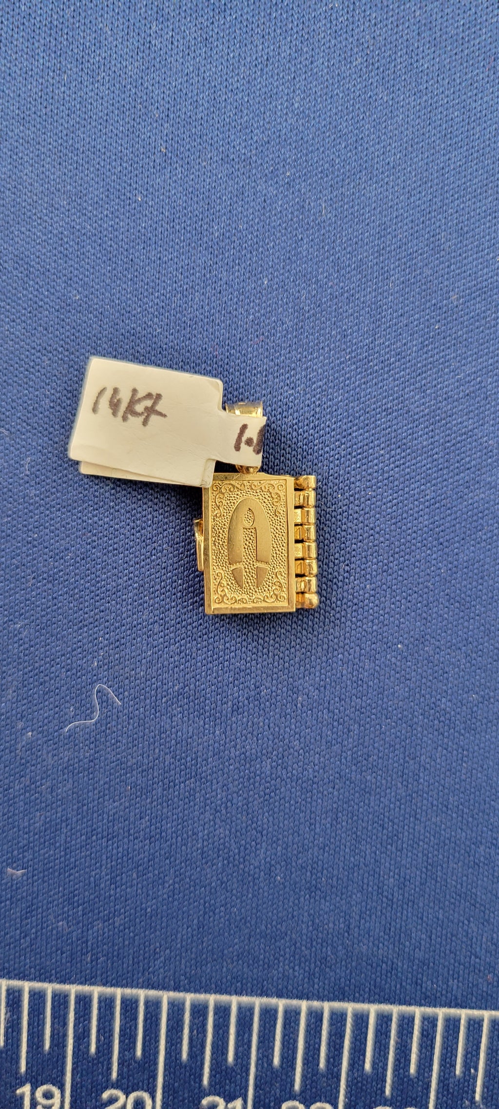 Colgante de oro amarillo de 14 quilates con versículo bíblico
