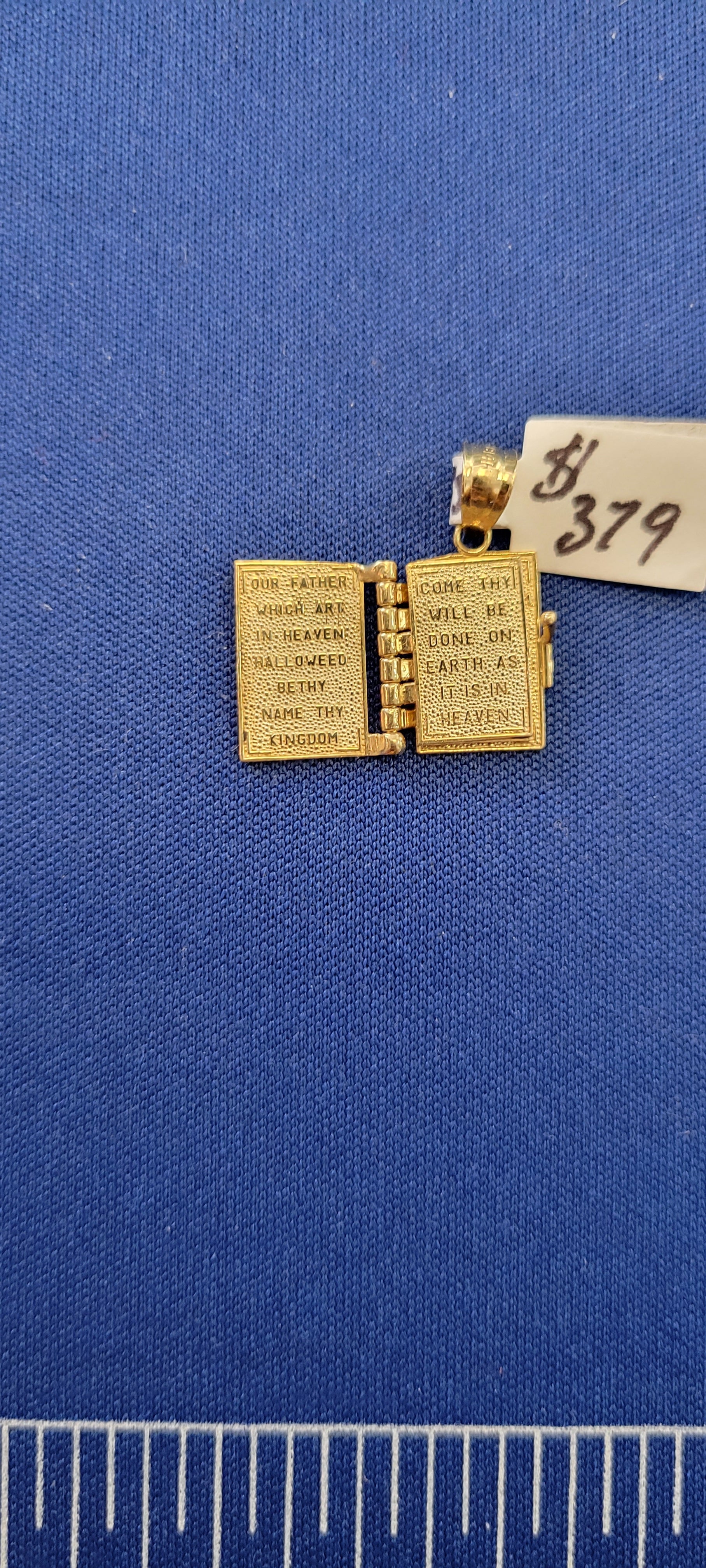 Colgante de oro amarillo de 14 quilates con versículo bíblico