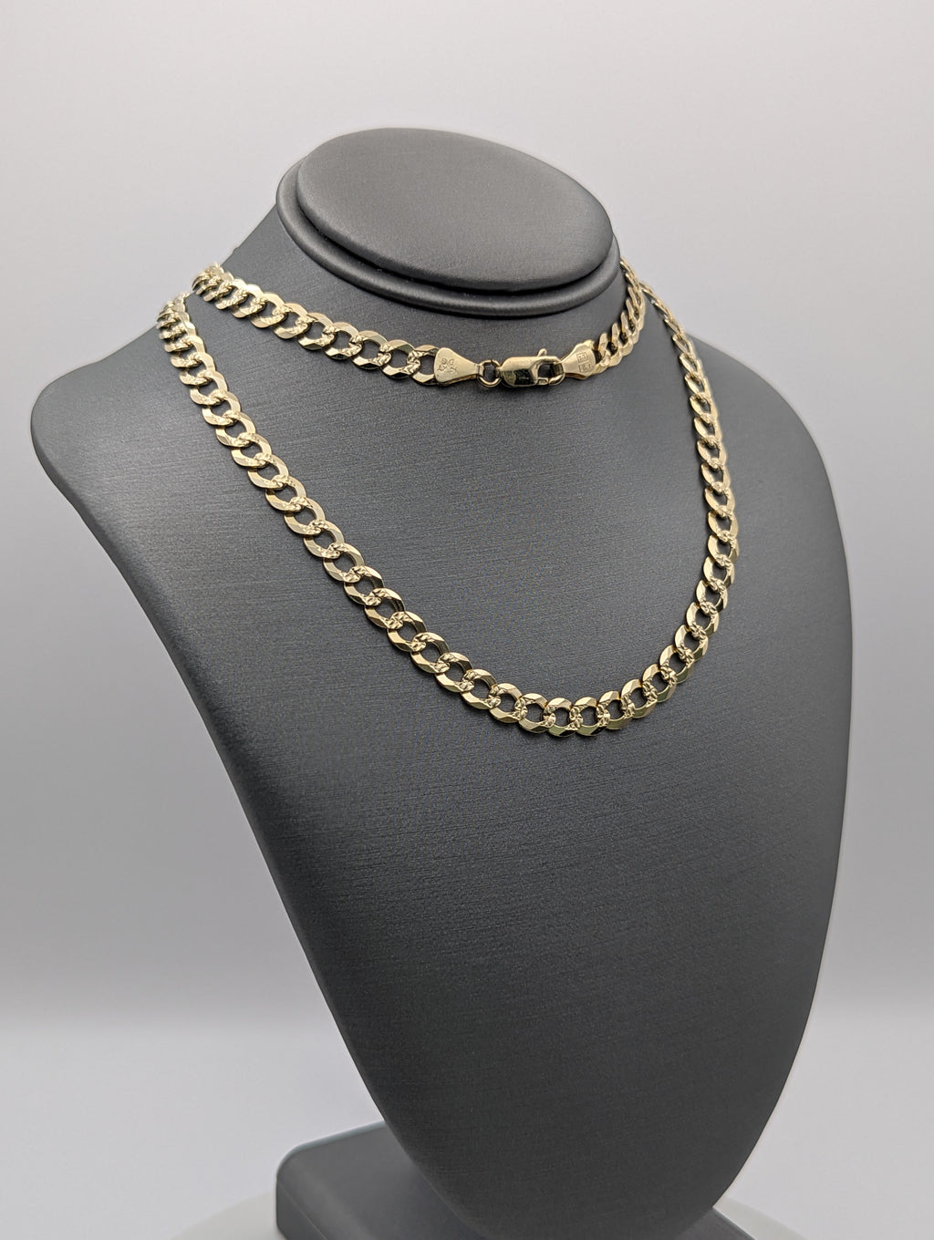 Cadena barbada fresada de oro amarillo de 14K