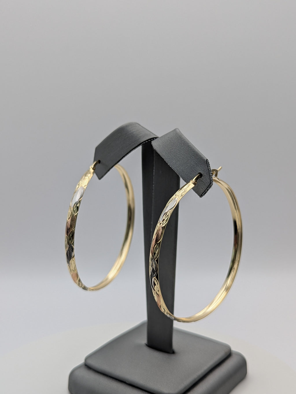 Aretes de aro de oro tricolor de 14K con corte diamante