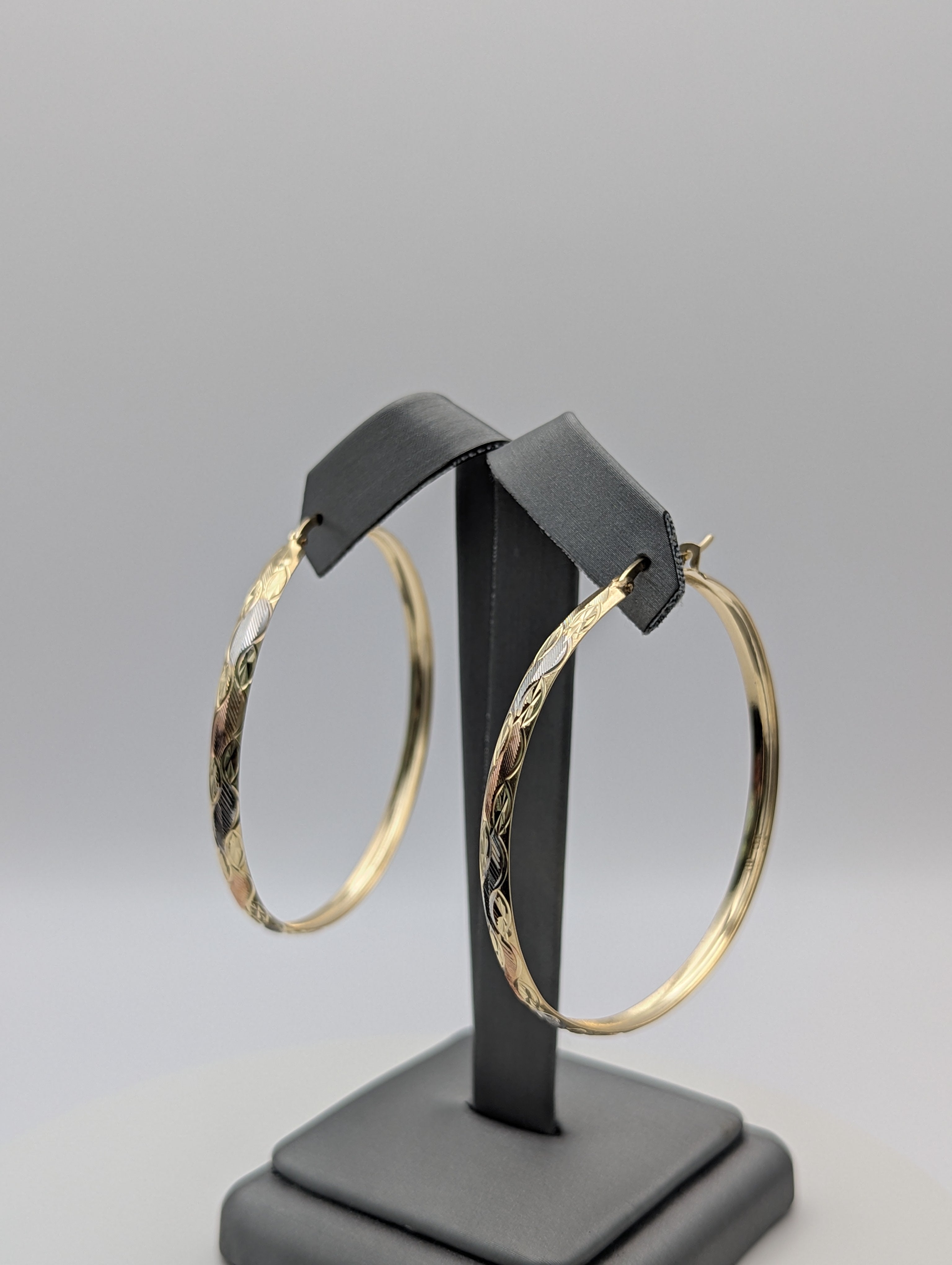 Aretes de aro de oro tricolor de 14K con corte diamante