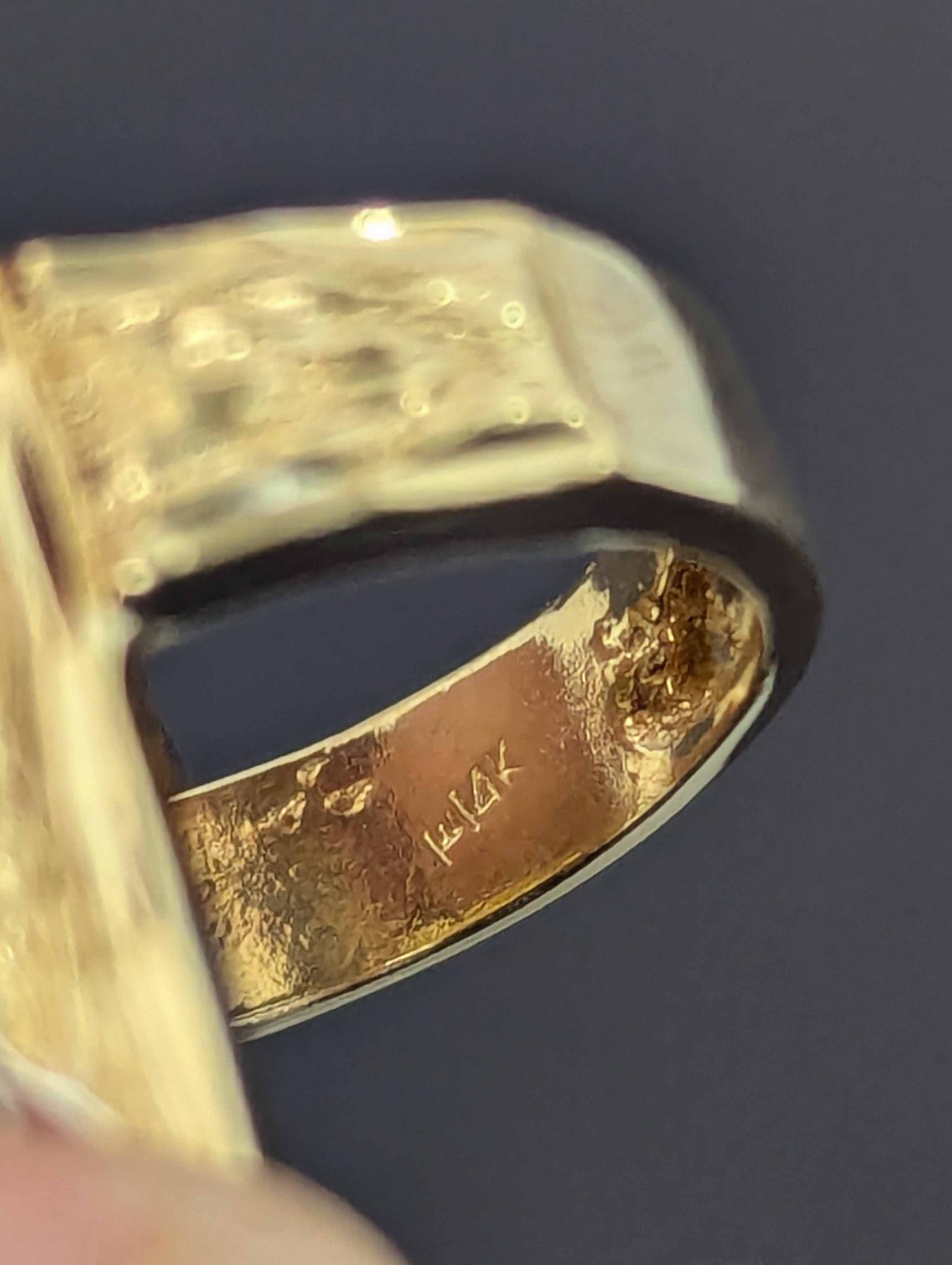 Anillo de cruz de Jesús bicolor de 14K