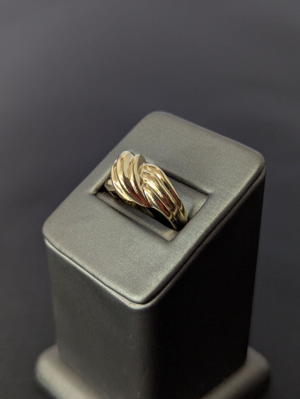 Anillo Nudo de Amor de Oro Amarillo de 14K
