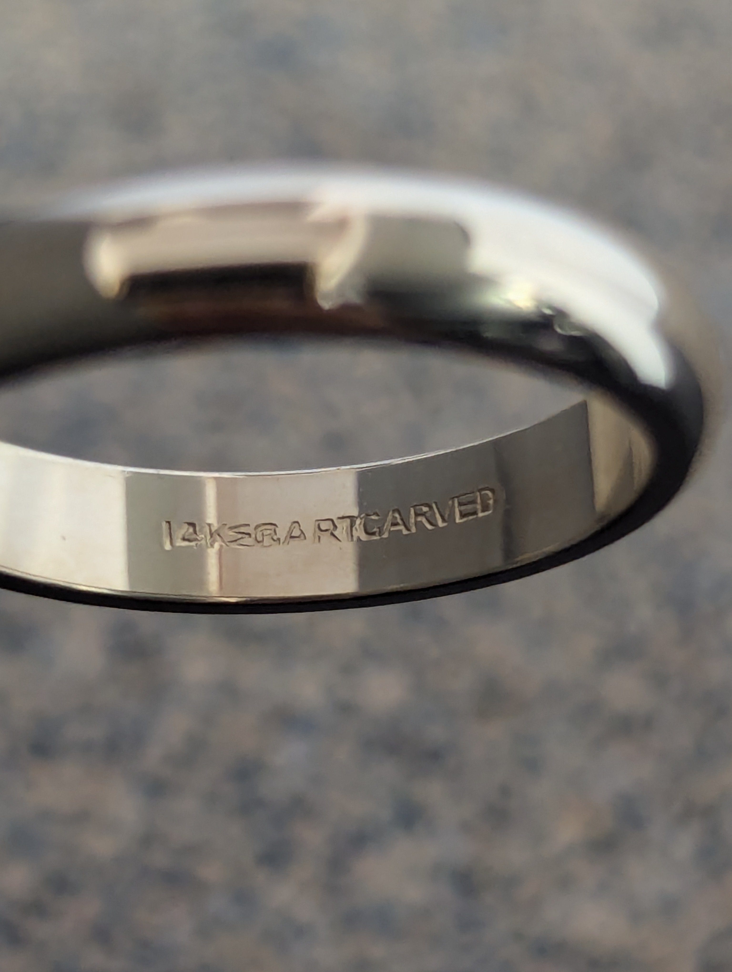 Anillo de boda de 14 quilates