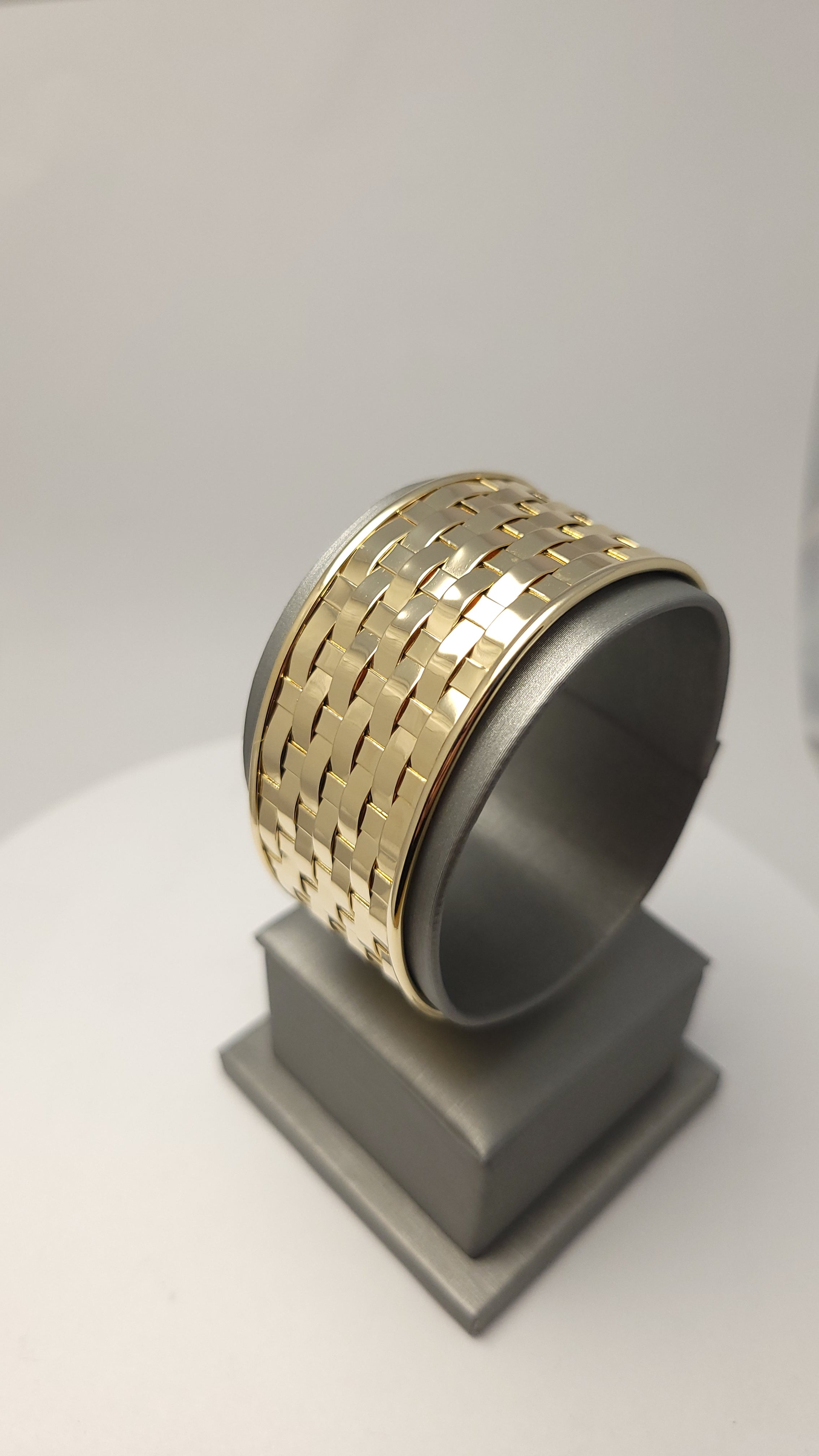 14K YG Woven Bangle