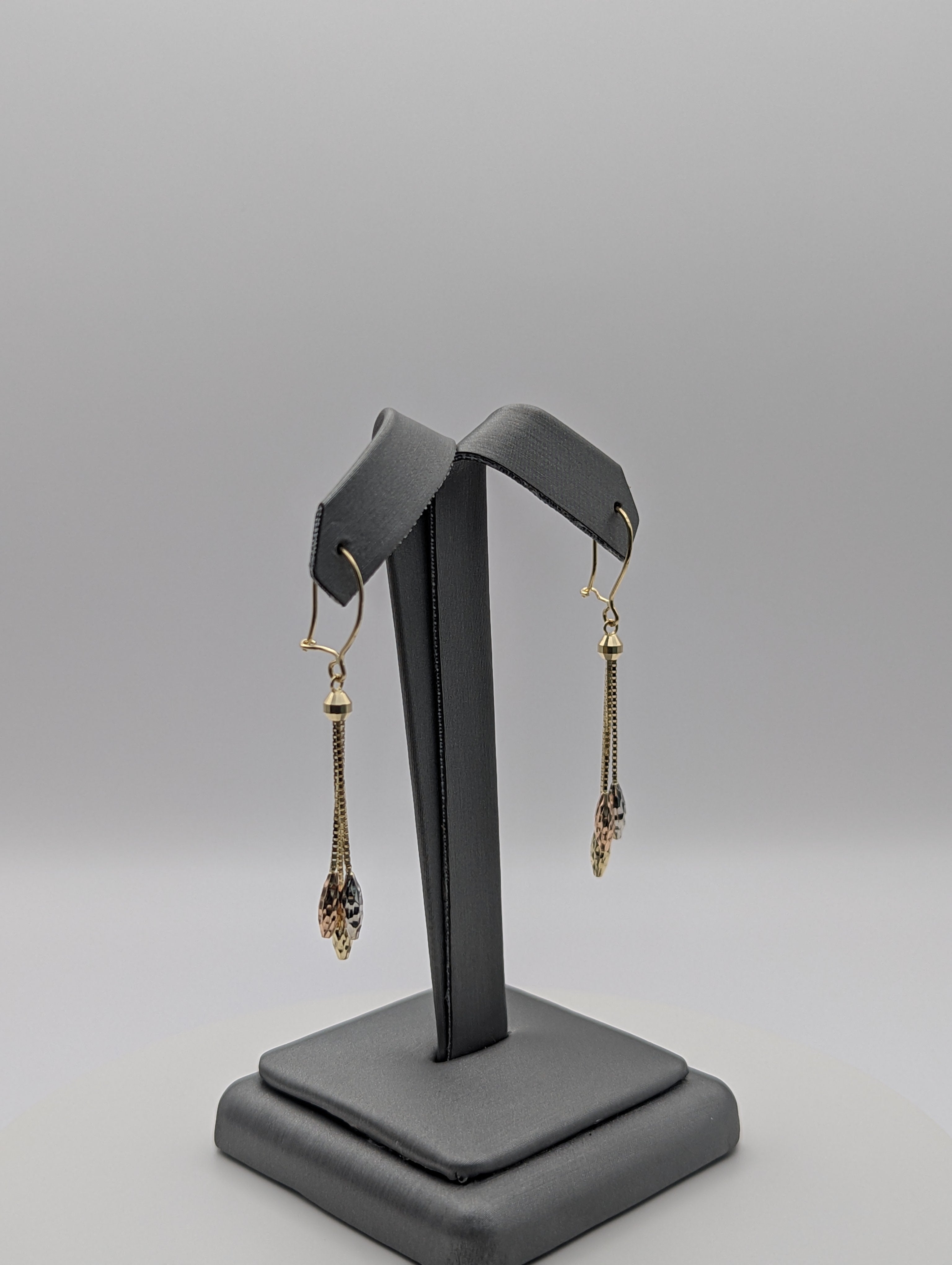 Aretes Colgantes de Oro Tricolor 14K con Corte Diamantado
