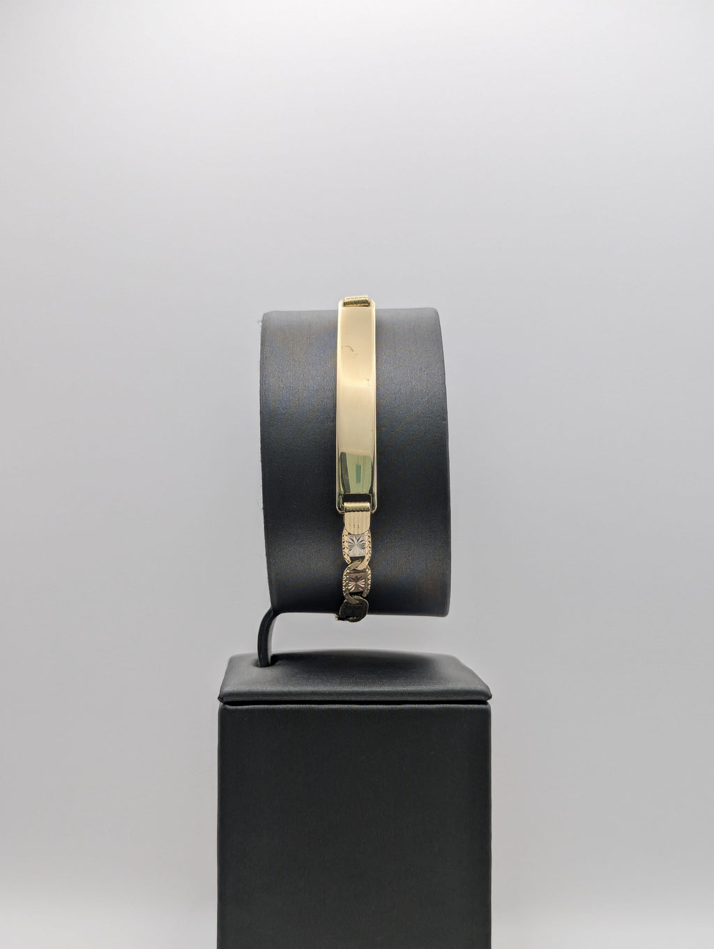 Pulsera grabable de oro amarillo de 14K