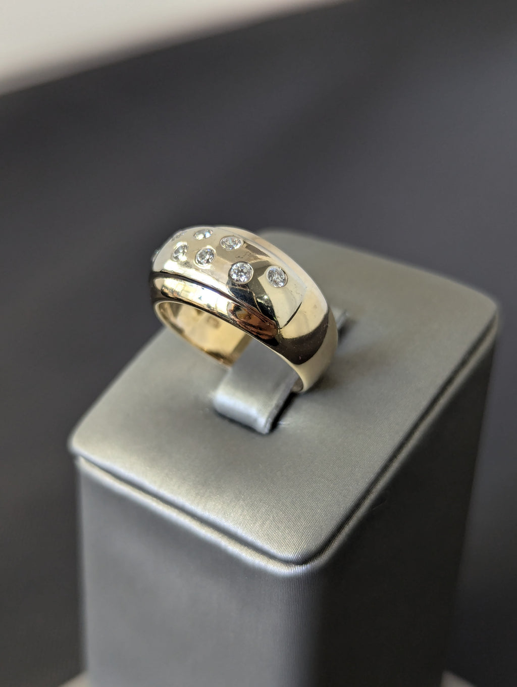 Anillo de circonita cúbica de oro blanco/amarillo de 14 quilates, dos tonos