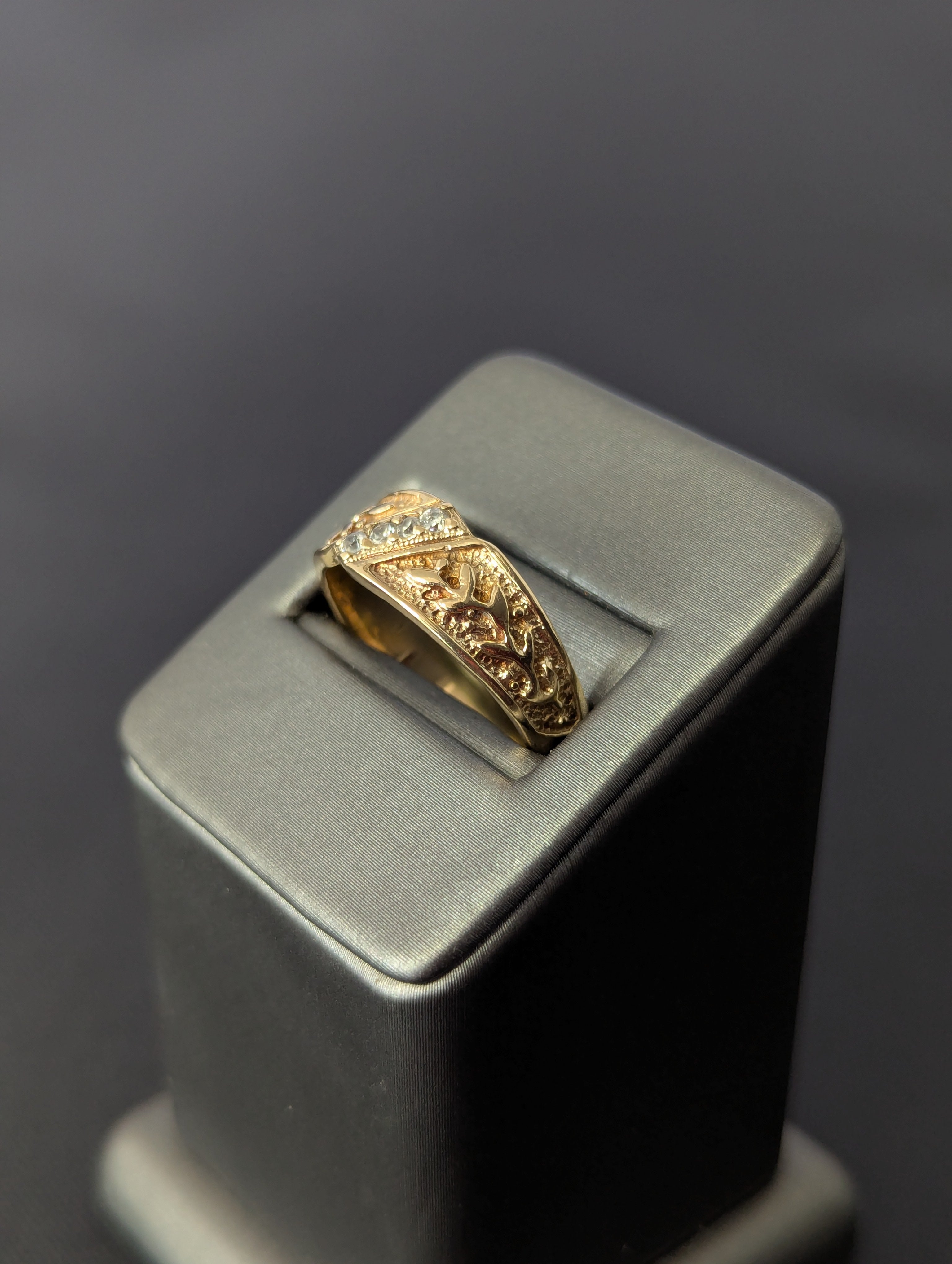 Anillo de filigrana con circonita cúbica de oro amarillo de 14K