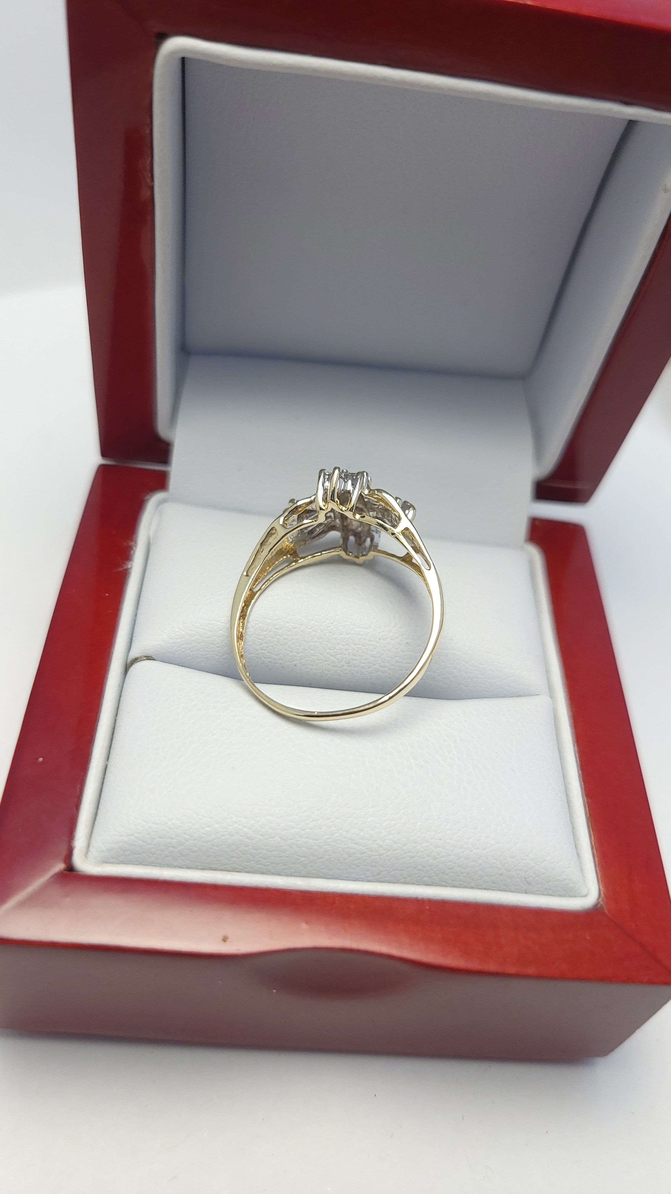 10K YG Baguette Dia Cluster Ring
