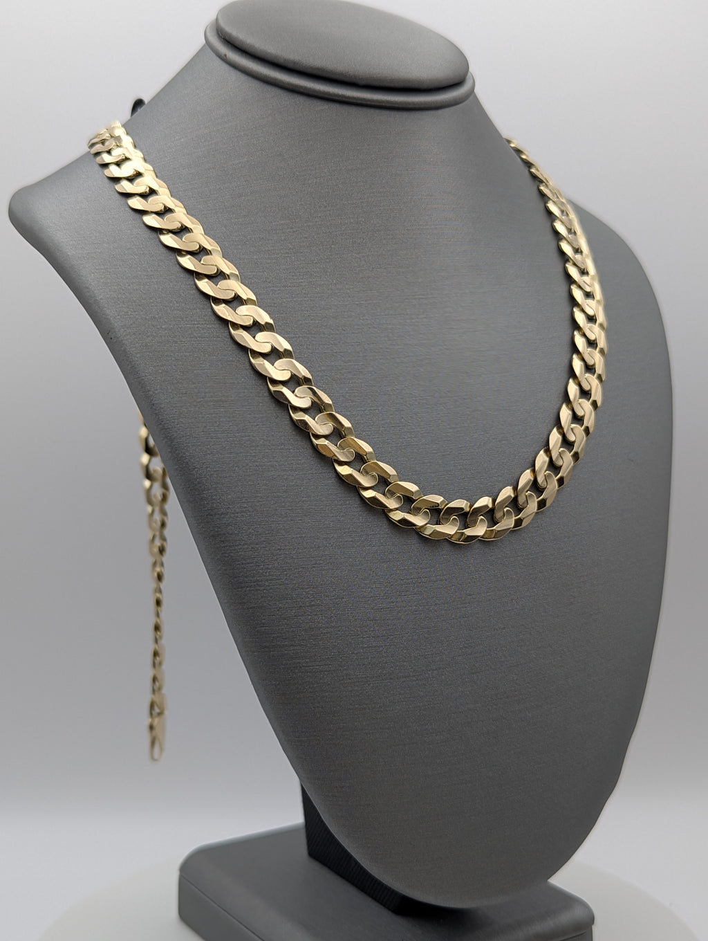 Cadena barbada de oro amarillo de 14 quilates
