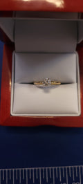 Anillo solitario de diamante de oro amarillo de 14K