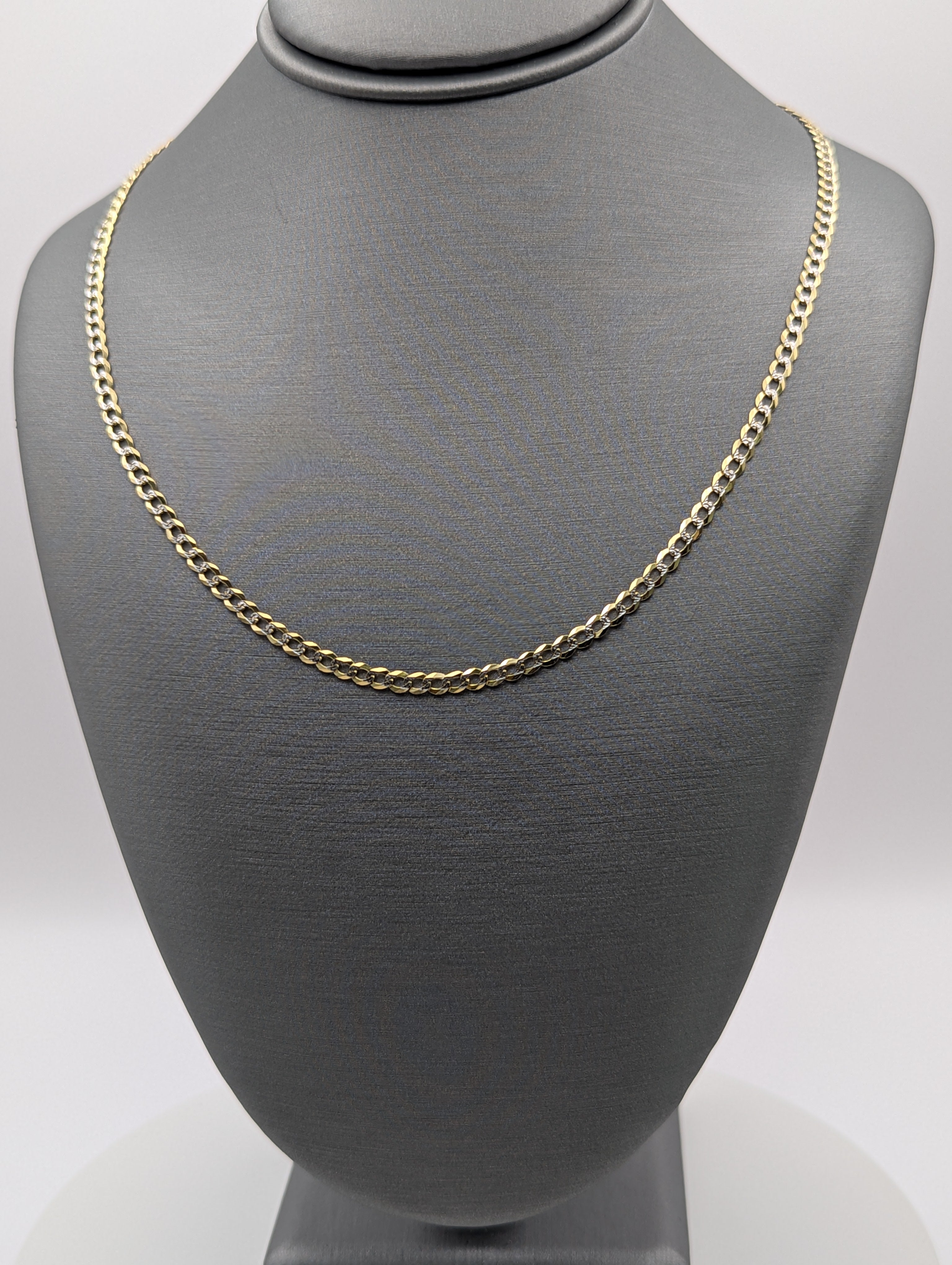 Cadena de eslabones cubanos con corte de diamante en oro amarillo de 14 quilates