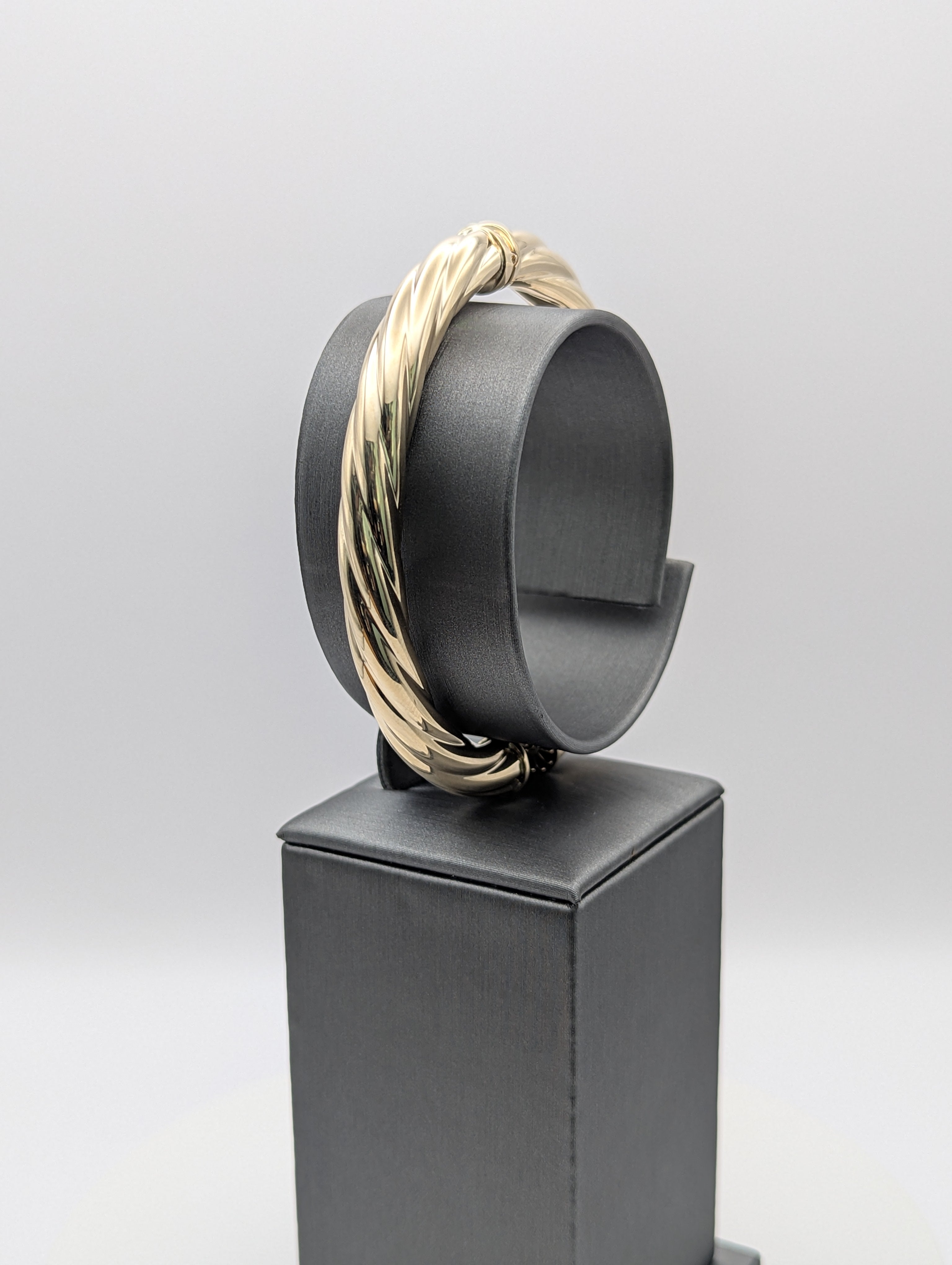 14K YG Twisted Bangle