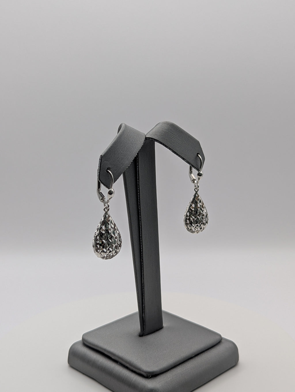 Pendientes de lágrima de oro blanco de 14K con corte de diamante